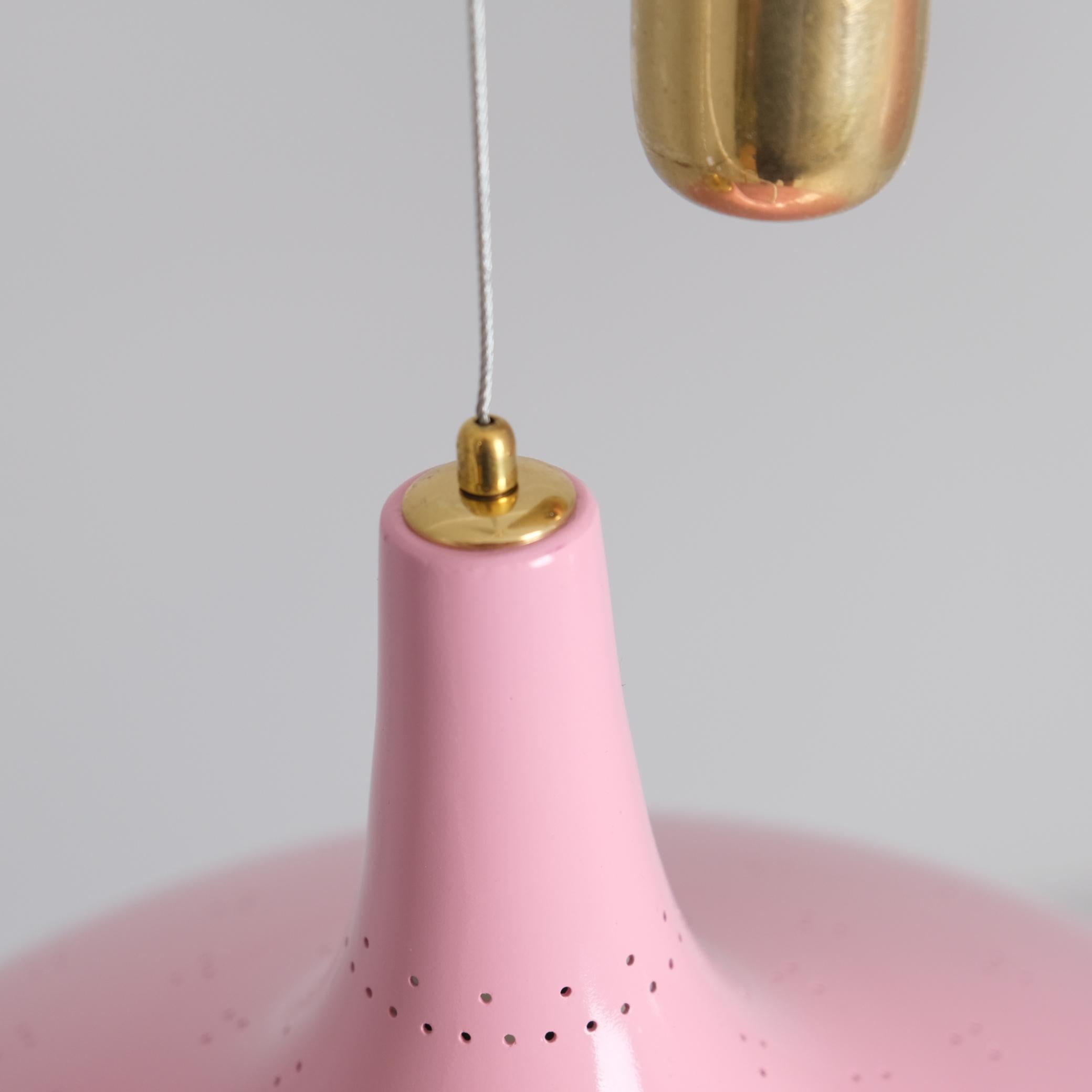 Coppia di lampade da soffitto regolabili Paavo Tynell modello A1965 in rosa, Taito 1950 in vendita 11