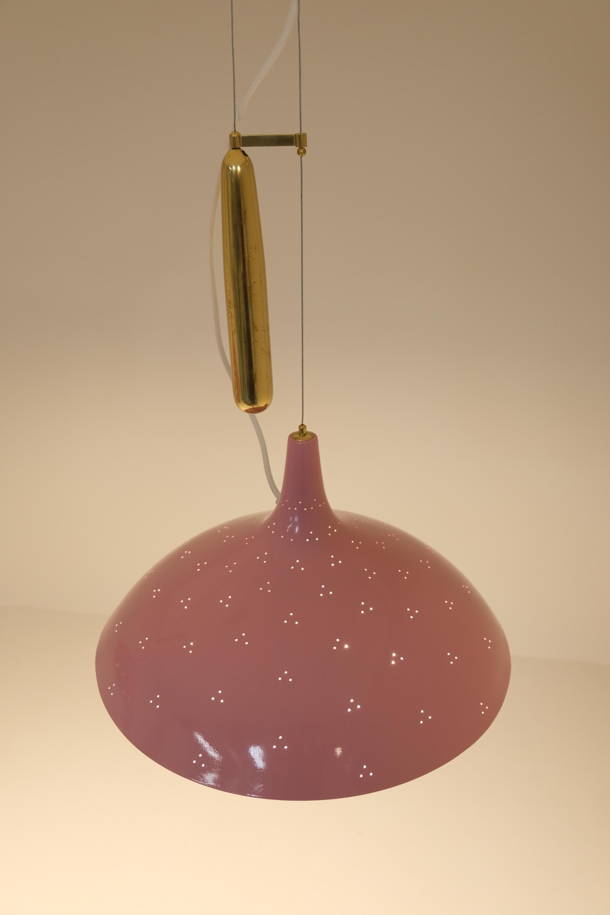 Coppia di lampade da soffitto regolabili Paavo Tynell modello A1965 in rosa, Taito 1950 in vendita 1