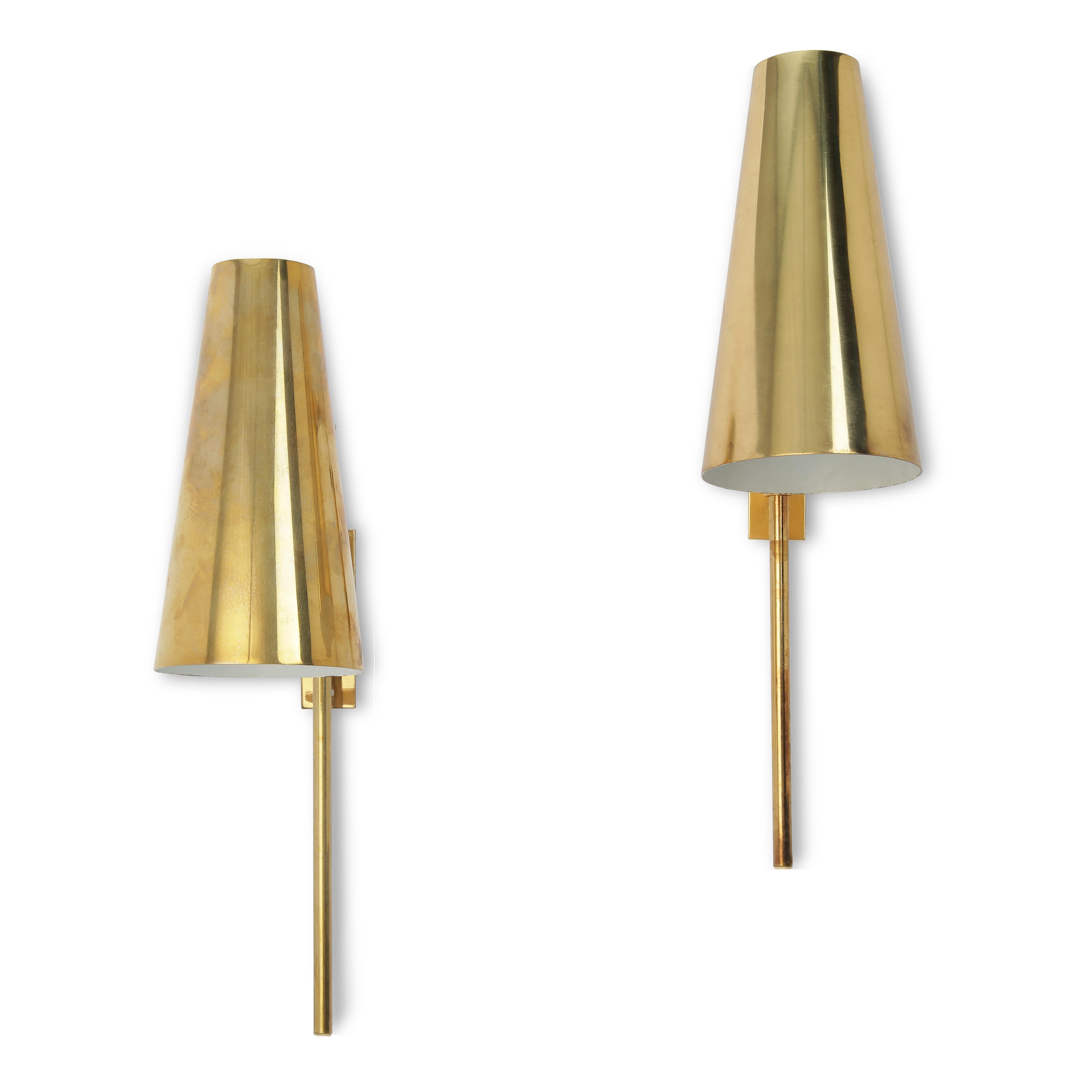 Scandinavian Modern Pair of Paavo Tynell Brass Wall Lights for Taito Oy, Finland, 1950s