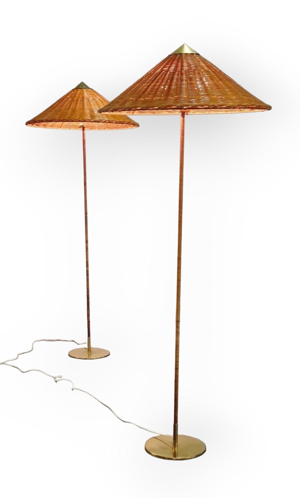 Paar Stehlampen von Paavo Tynell, Modell 9602 „Chinesischer Hut“, Idman, 1950er Jahre (Finnisch) im Angebot