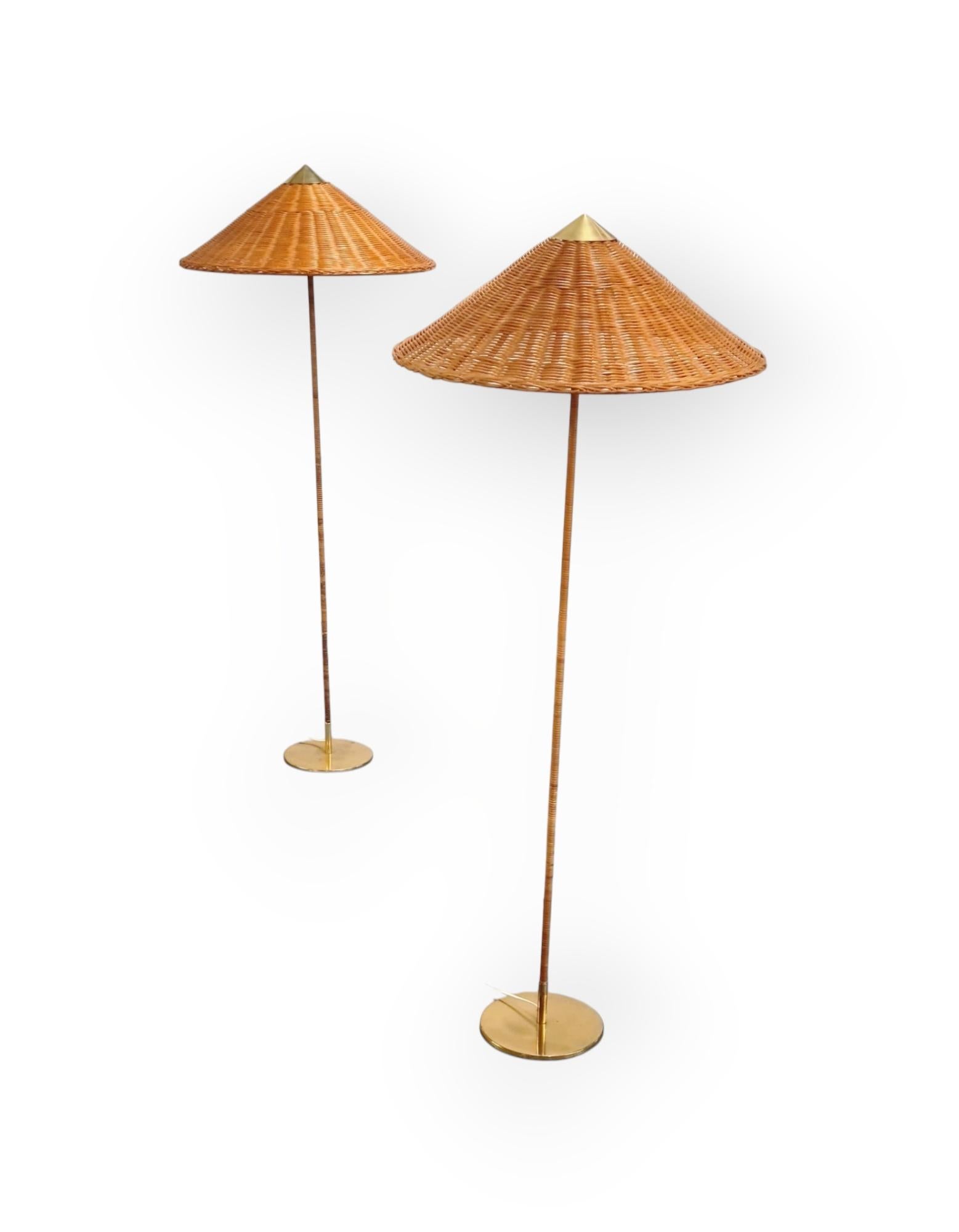 Paar Stehlampen von Paavo Tynell, Modell 9602 „Chinesischer Hut“, Idman, 1950er Jahre (Mitte des 20. Jahrhunderts) im Angebot