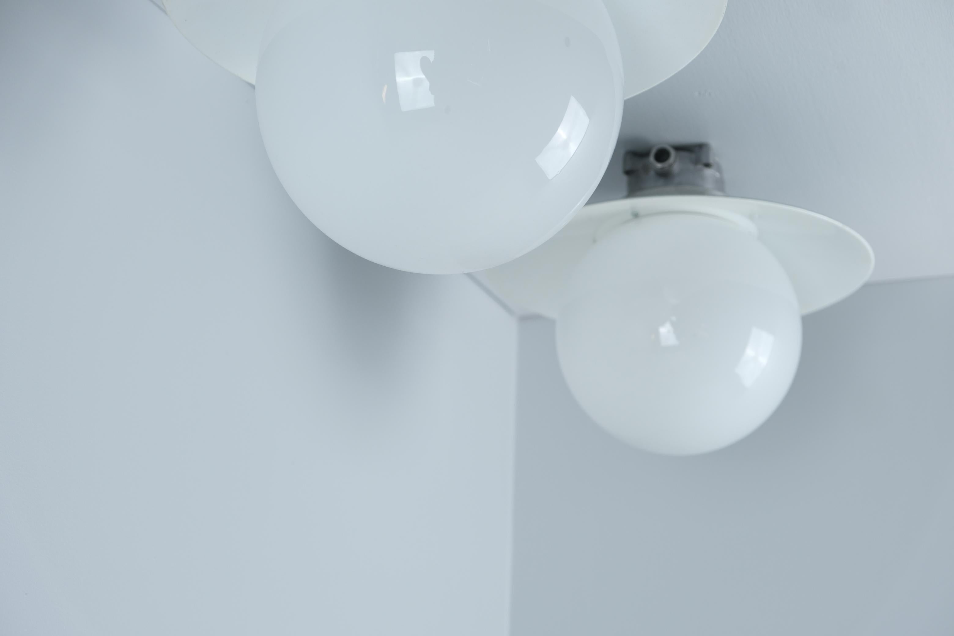 Metallo Coppia di lampade industriali da esterno/interno Paavo Tynell Modello H9-100, Idman 1960 in vendita