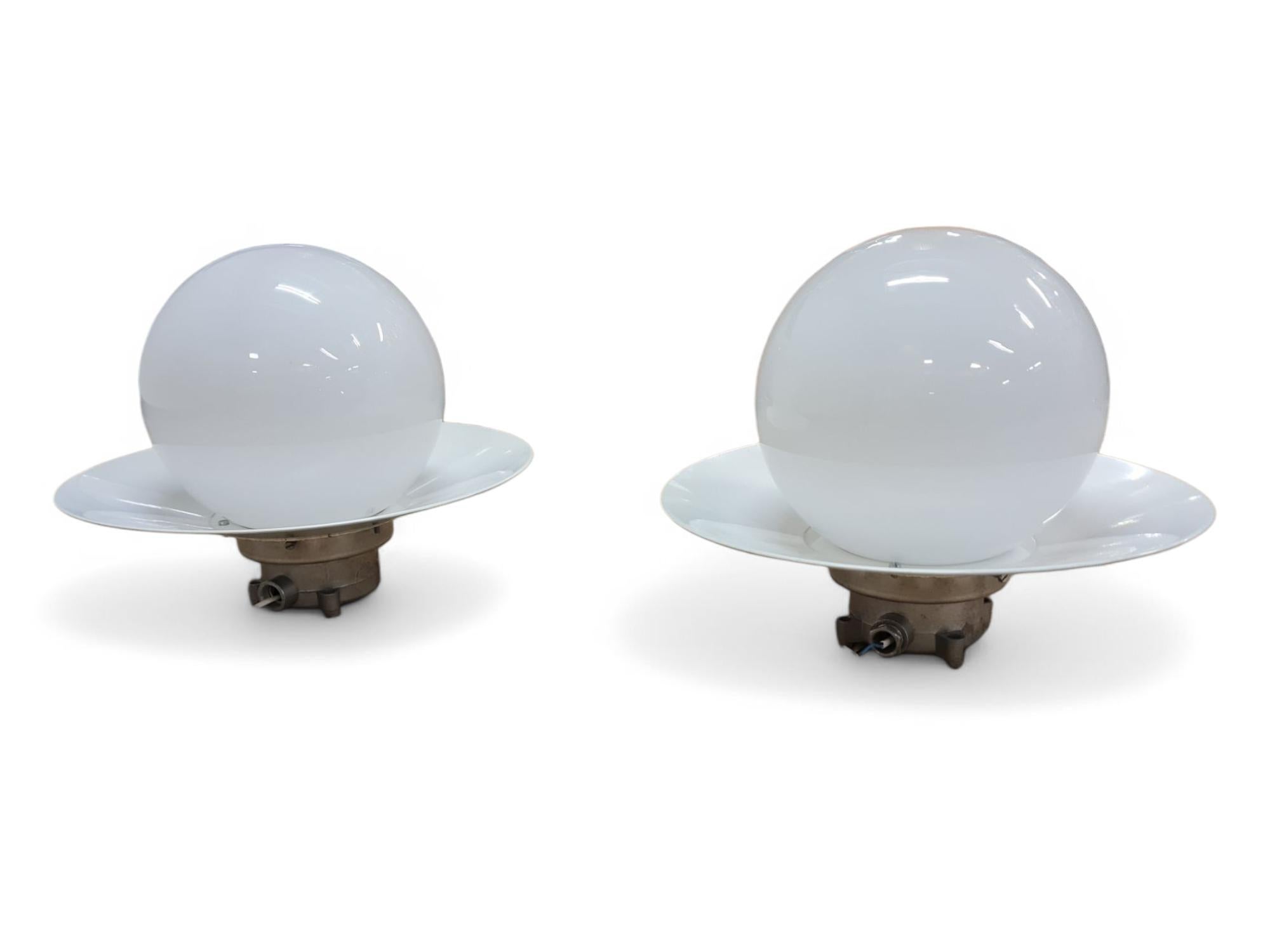 Paar Paavo Tynell Outdoor / Indoor Industrial Lampen Modell H9-100, Idman 1960er Jahre im Angebot 8