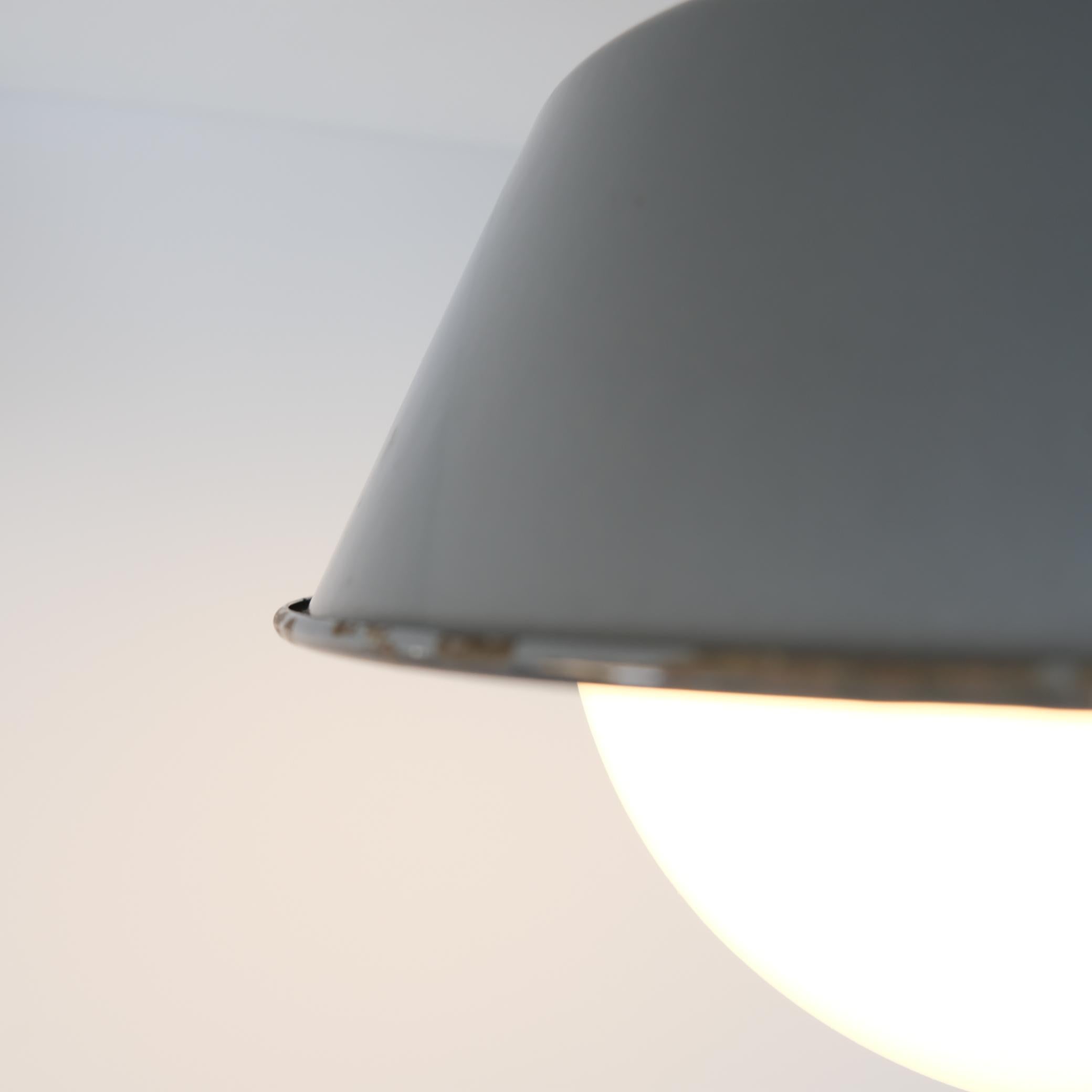 Paire de lampes d'extérieur / d'intérieur de style industriel Paavo Tynell, Idman 1960s en vente 3