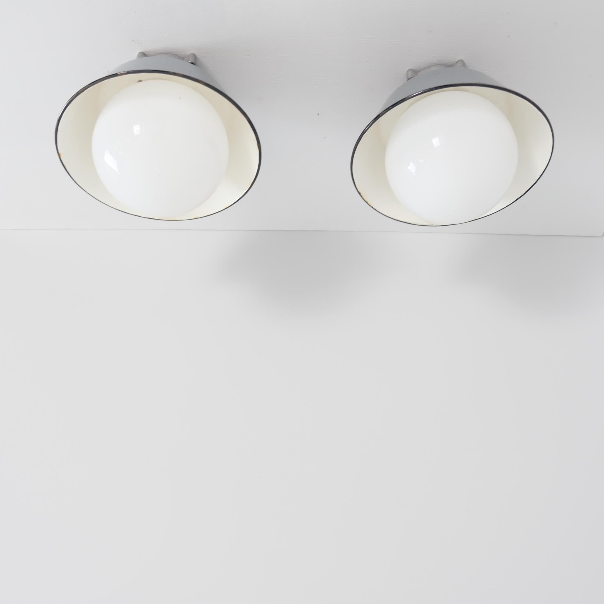 Industriel Paire de lampes d'extérieur / d'intérieur de style industriel Paavo Tynell, Idman 1960s en vente