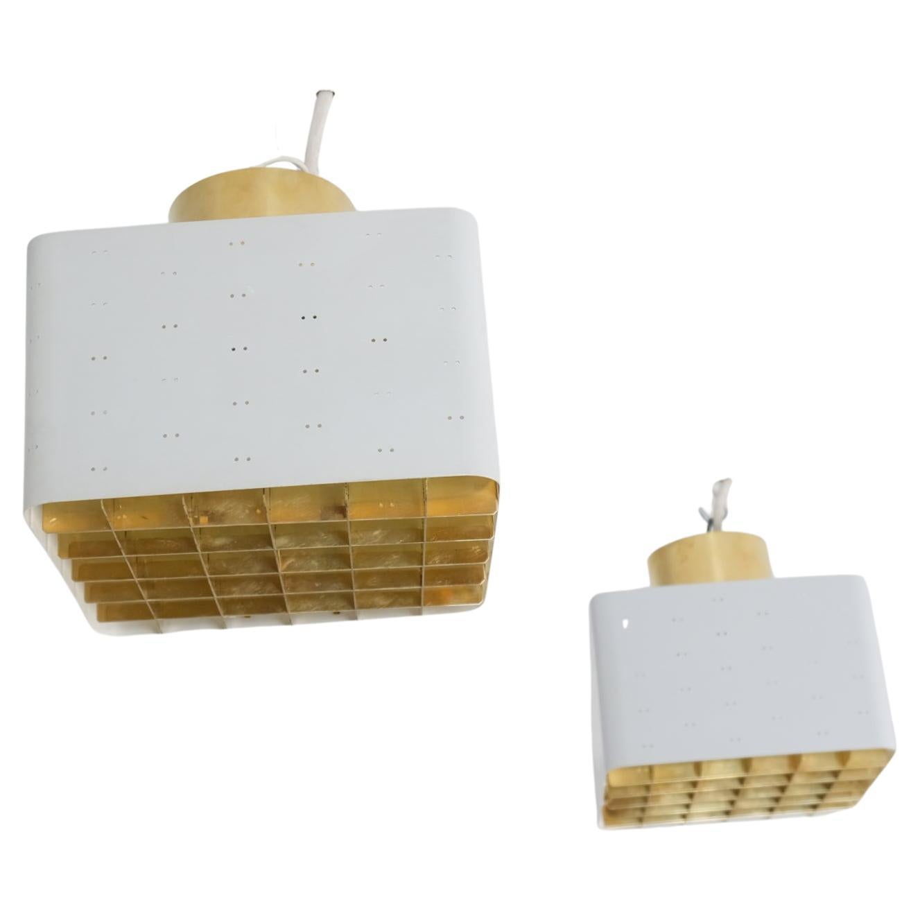 Coppia di lampade da soffitto Paavo Tynell Starry Sky 9068 in ottone e bianco, Idman 1960