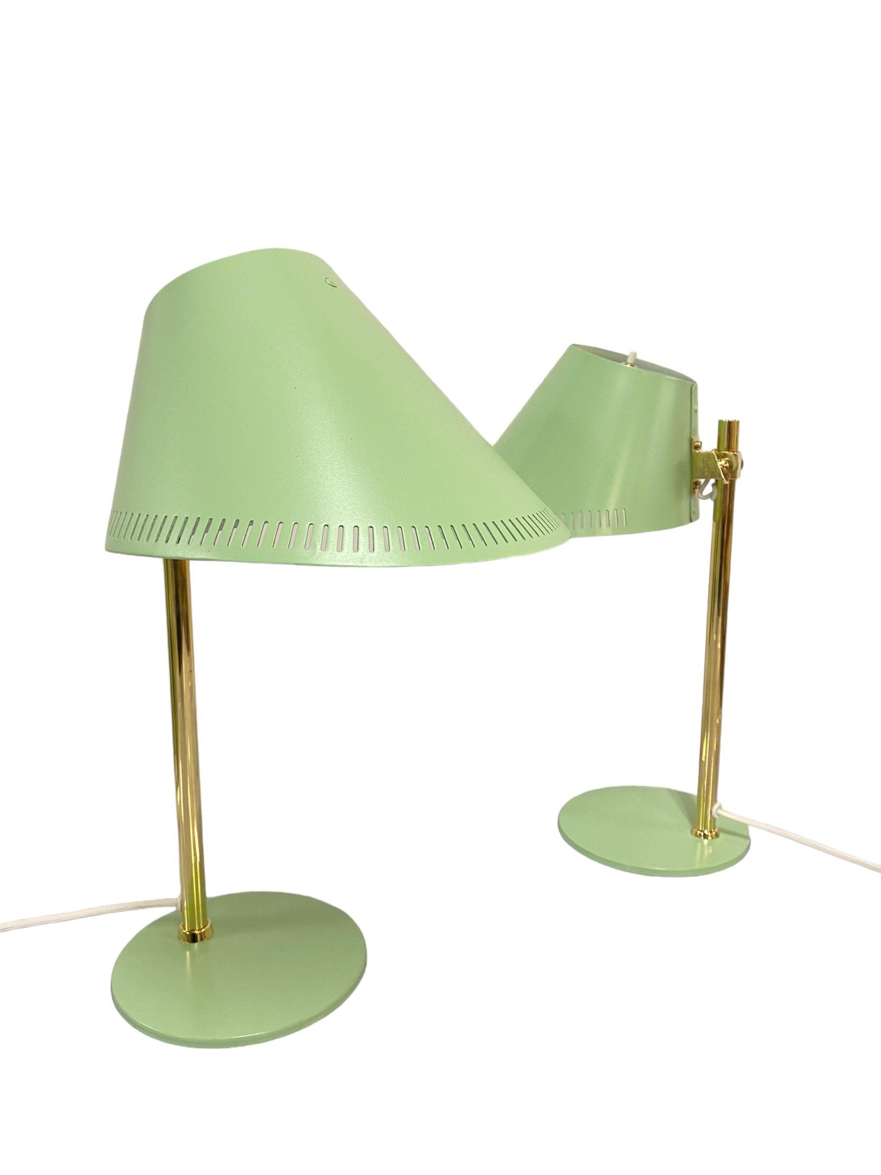 A pair of particularly beautiful Paavo Tynell model. 9227 table lamps in mint green painted metal and brass, manufactured by Idman Oy in Finland in the 1950s. An exquisite example of a beautiful classic design with features that makes it suitable