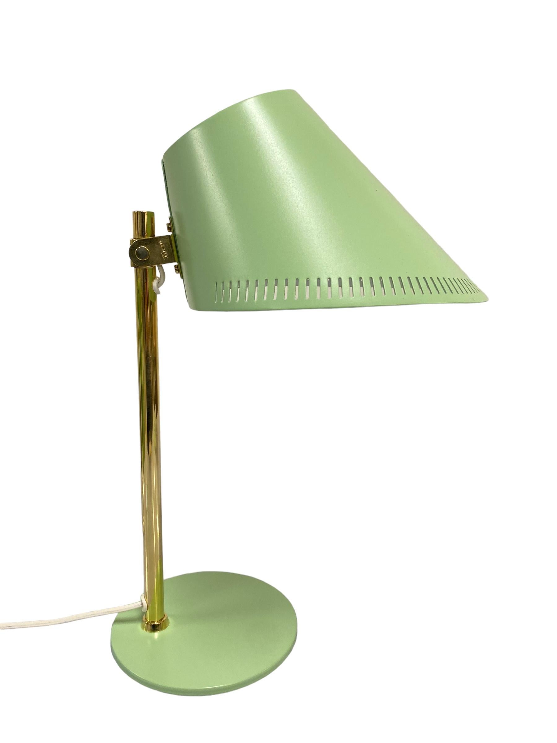 Scandinave moderne Paire de lampes de table Paavo Tynell Modèle. 9227, Idman Oy 1950s en vente