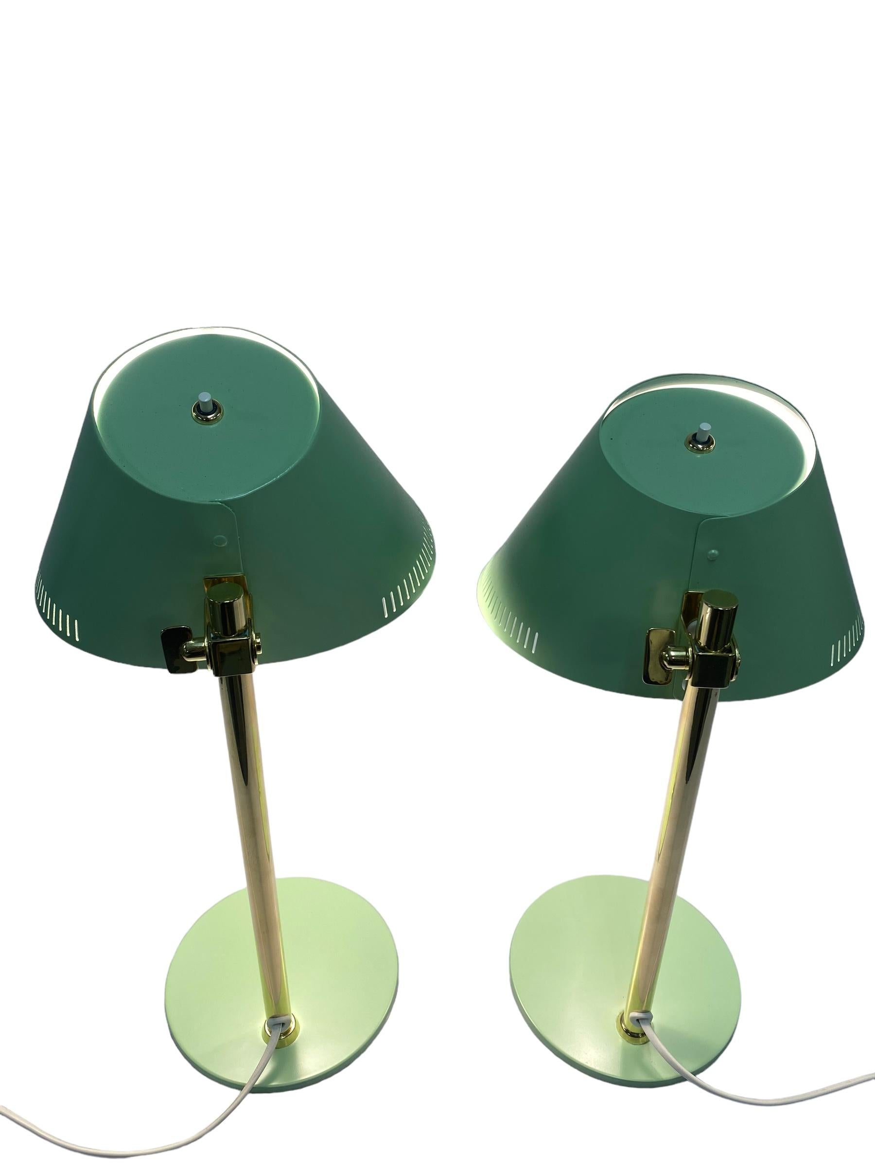 Paar Tischlampen von Paavo Tynell, Modell. 9227, Idman Oy, 1950er Jahre (Metall) im Angebot