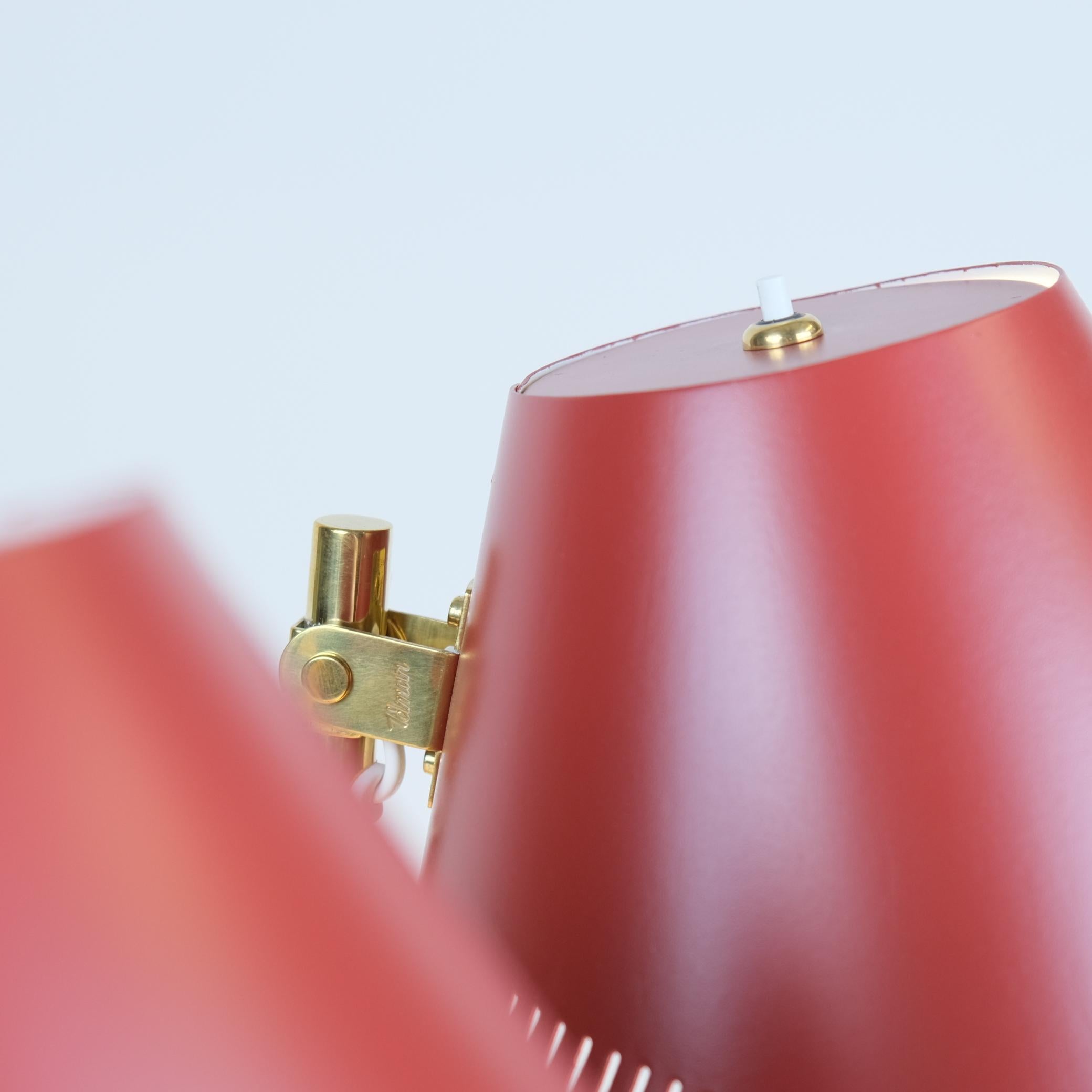 Paar Paavo Tynell-Tischlampen Modell 9227 in Rot und Messing, Idman 1950er Jahre im Angebot 1