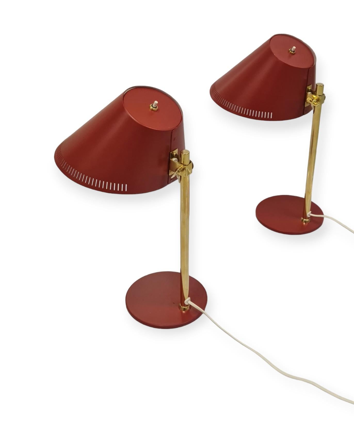 Paire de lampes de bureau Paavo Tynell modèle 9227 en rouge 6
