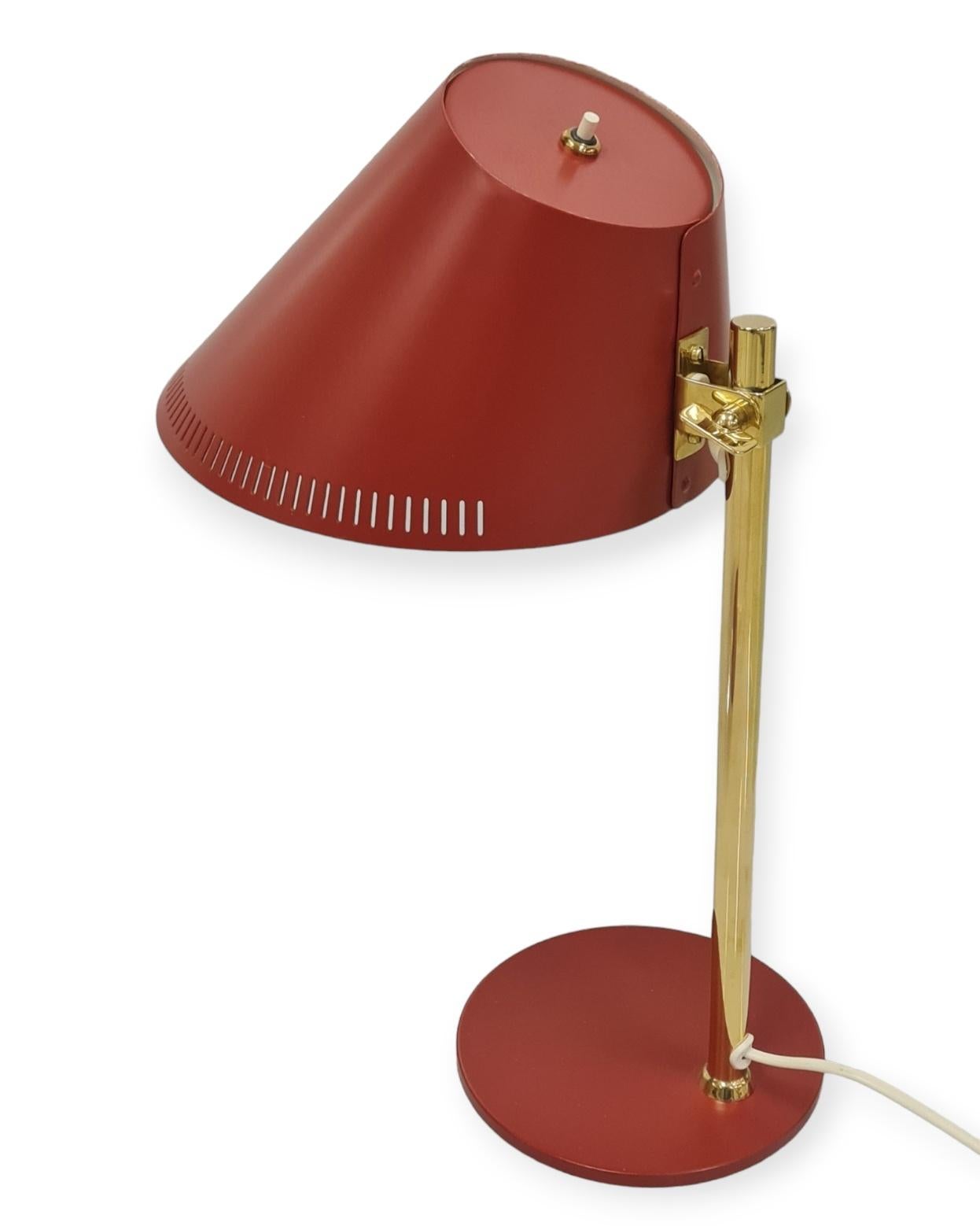 Pair of Paavo Tynell Table Lamps Model 9227 in Red In Good Condition In Helsinki, FI