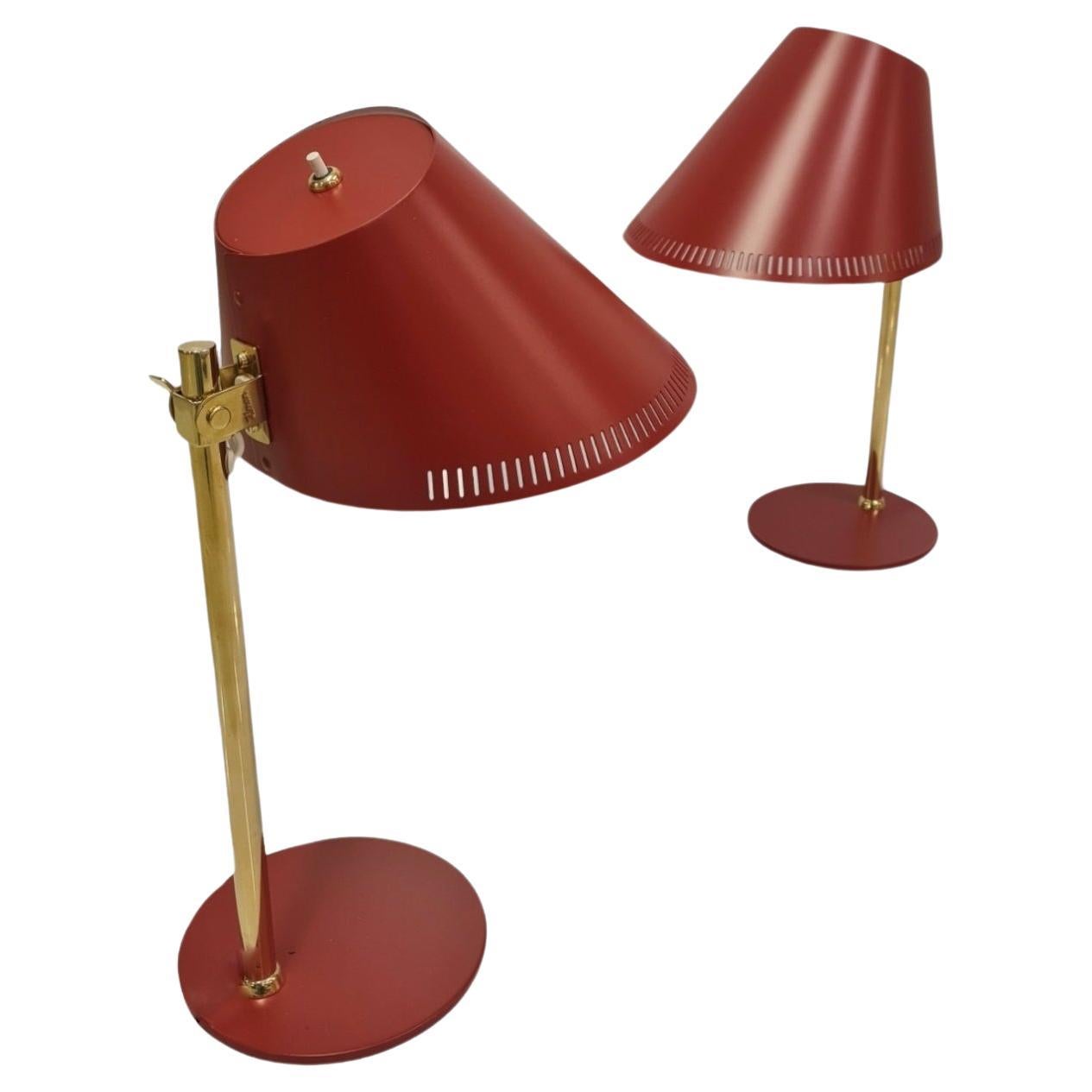 Paire de lampes de bureau Paavo Tynell modèle 9227 en rouge