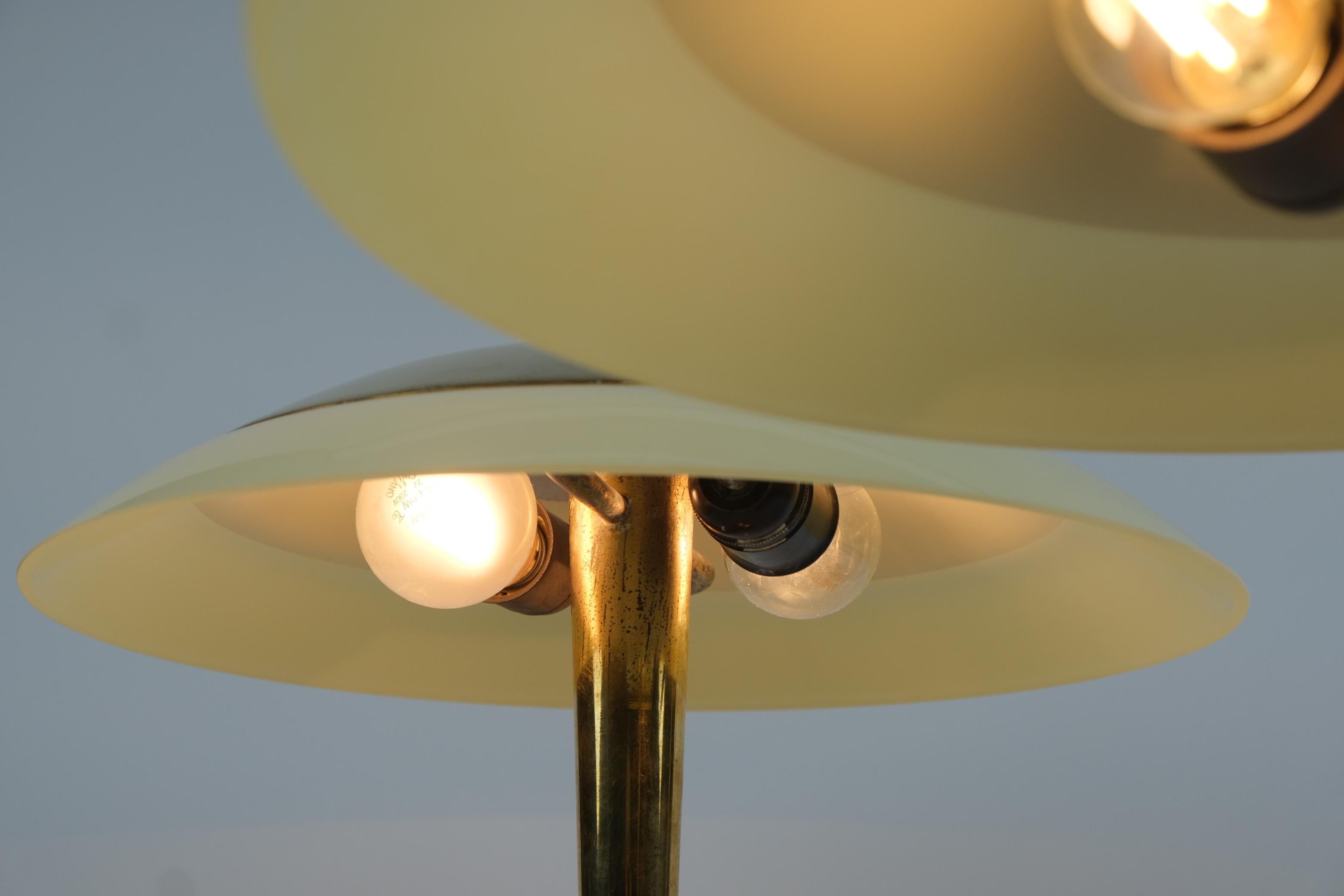 Pair of Paavo Tynell 'Umbrella' Table Lamps 5061, Brass & Glass, Taito 1940s For Sale 3