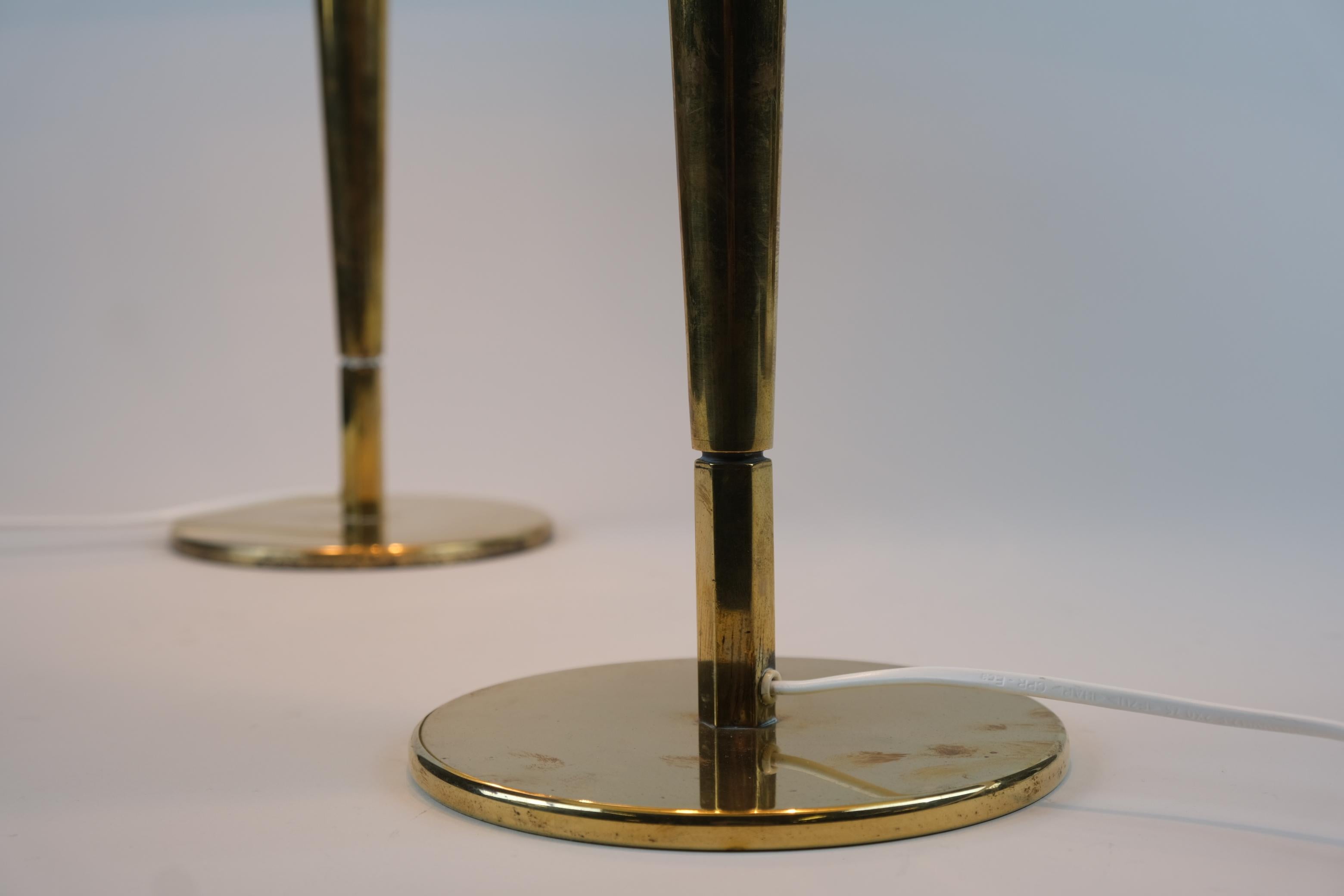 Pair of Paavo Tynell 'Umbrella' Table Lamps 5061, Brass & Glass, Taito 1940s For Sale 4