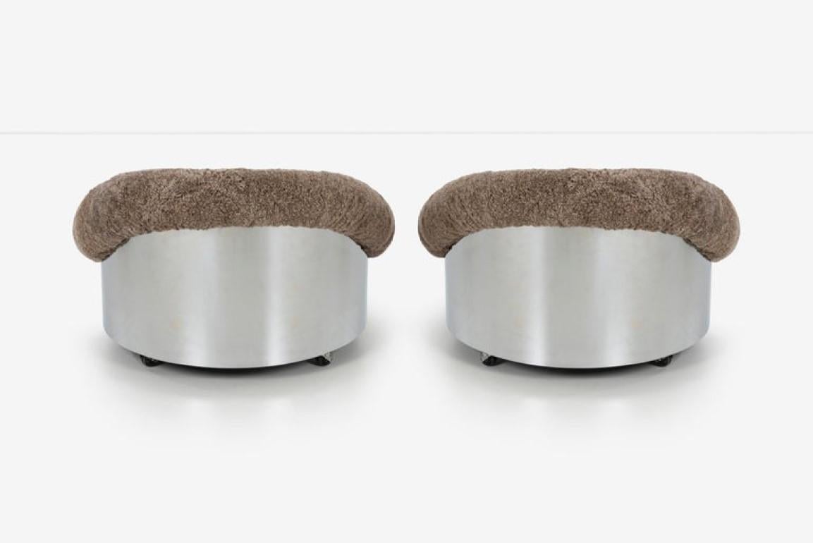 Pair of Pace Styled Lounge Chairs with Lambs Wool Tubs In Good Condition In Chicago, IL
