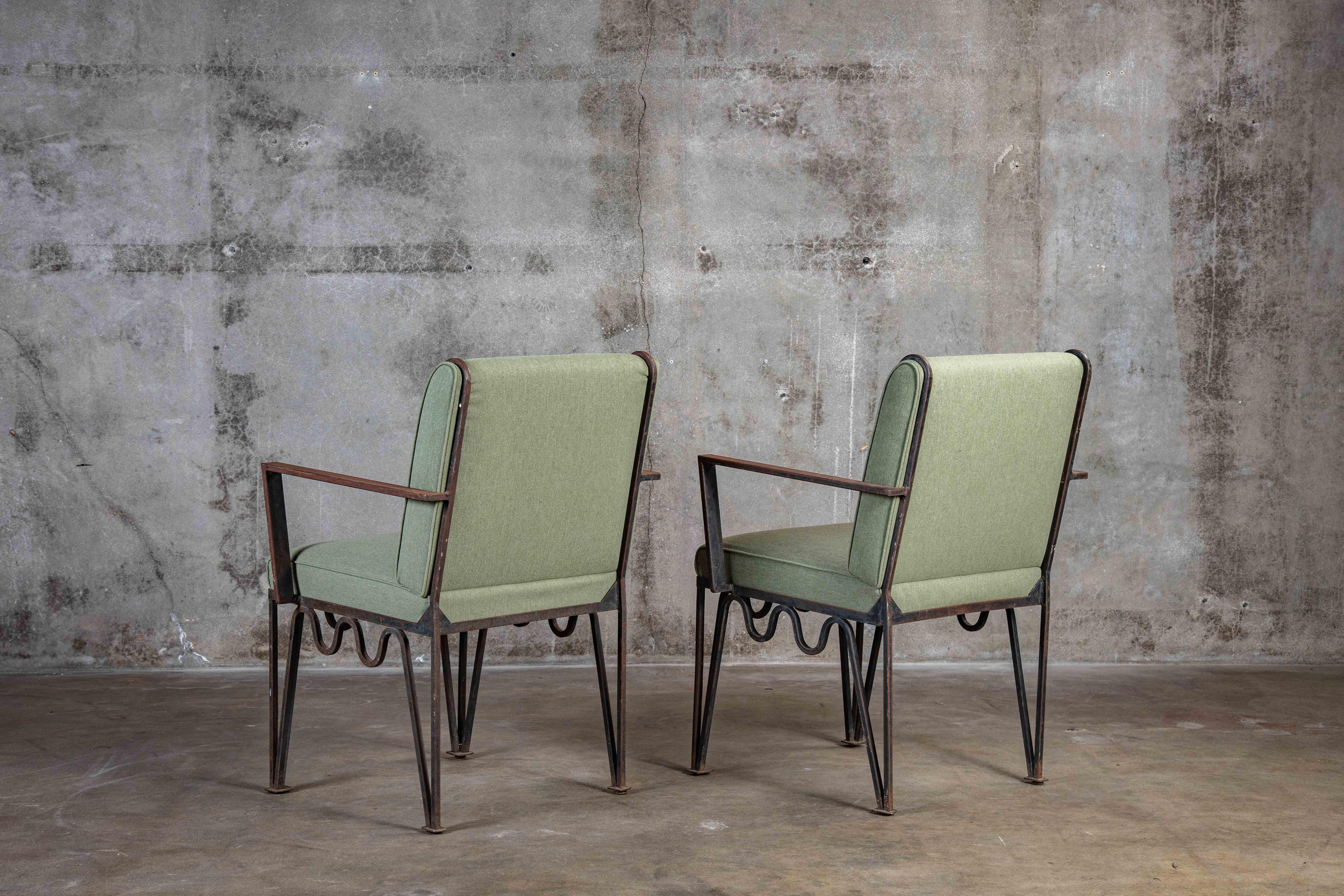 Pair of Pacific Iron armchairs in bronze, 1940s

Measures: Arm: 26