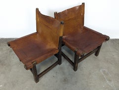 Pareja de Paco Muñoz para Darro, Silla 'Riaza' Nogal y Cuero, España, c1960s