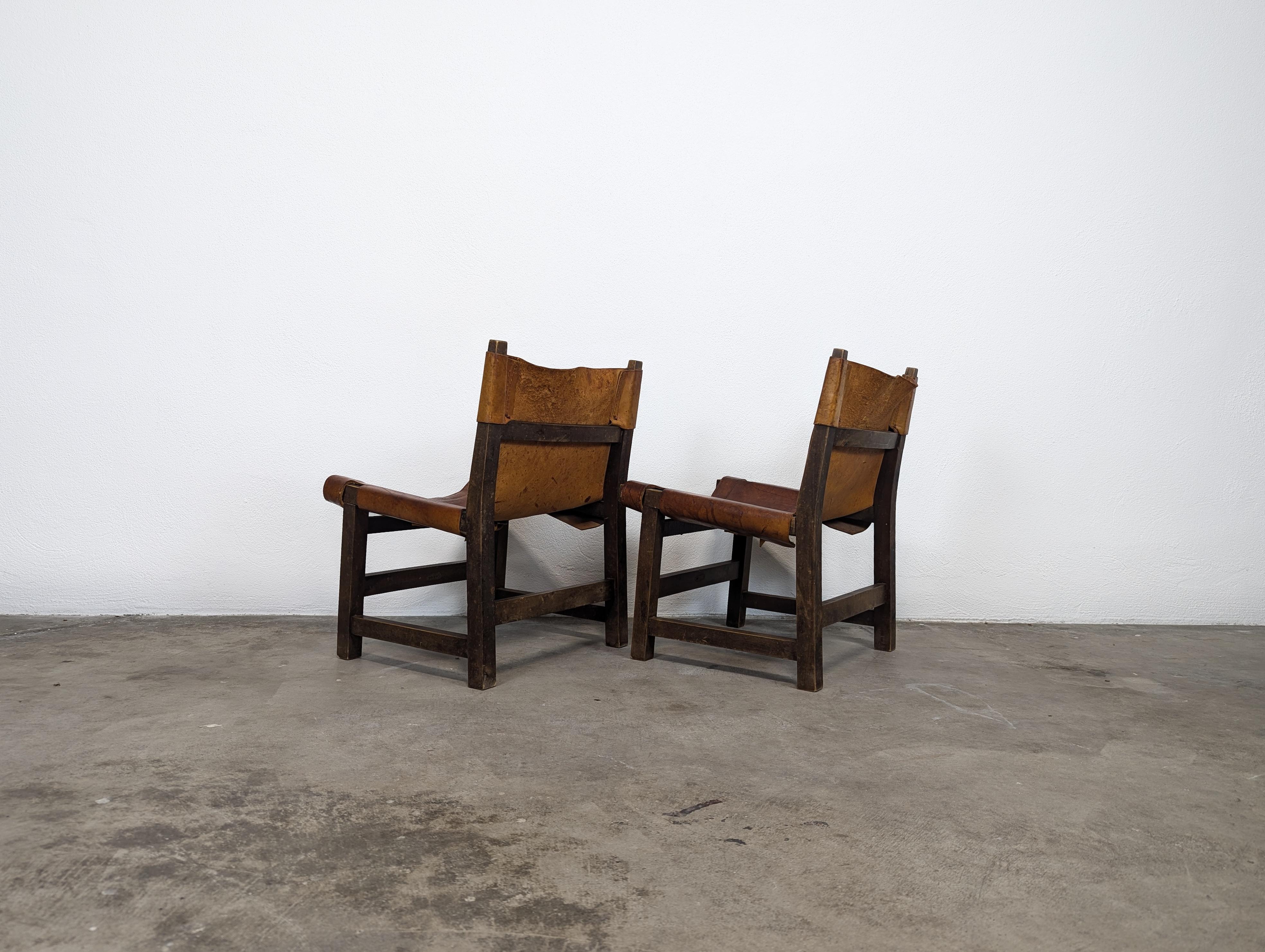 Mid-20th Century Pair of Paco Muñoz for Darro, 'Riaza' Chair Walnut and Leather, Spain, c1960s For Sale
