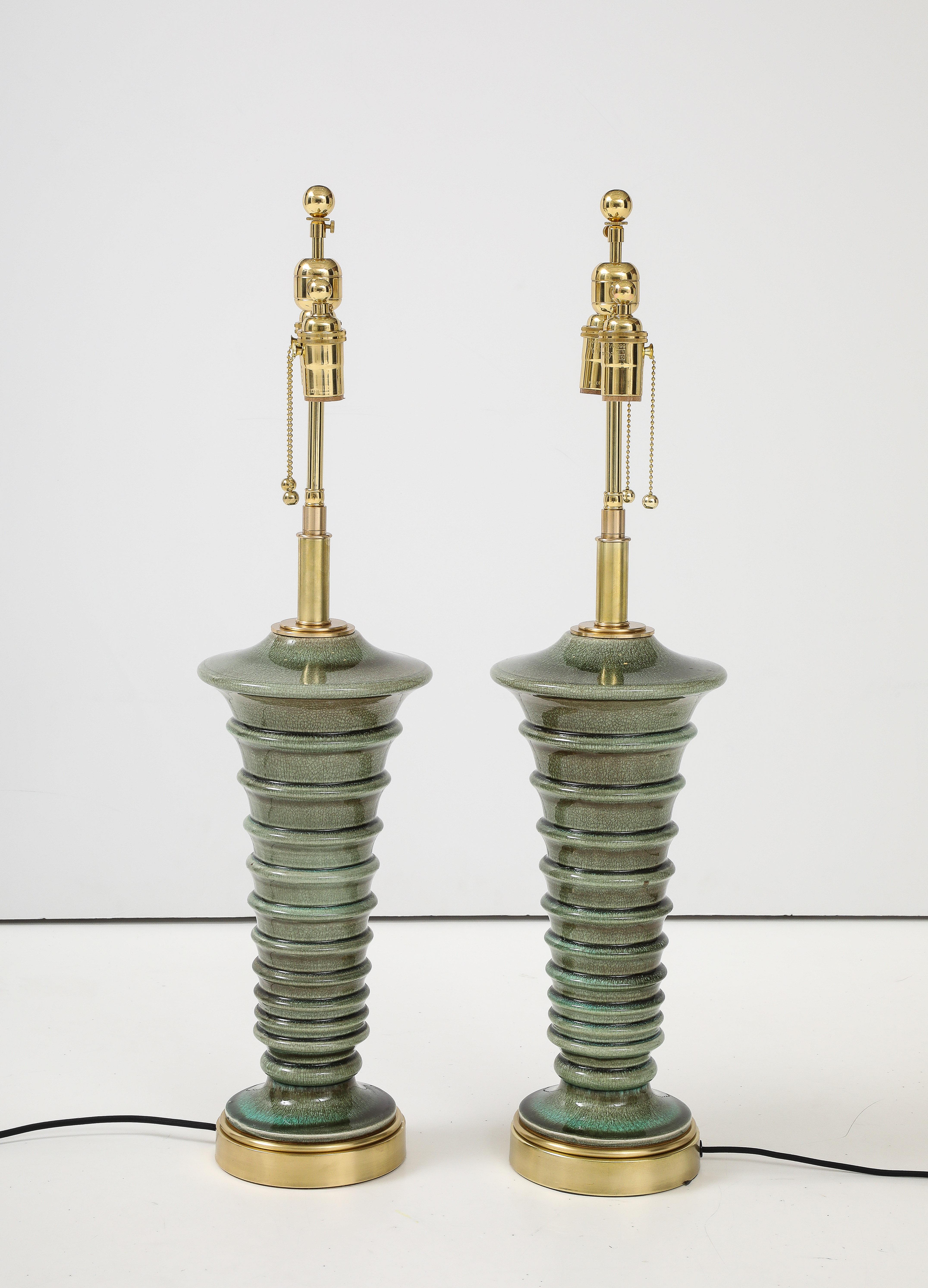 Paire de lampes en céramique en forme de pagode avec une belle finition émaillée mousse. en vente 2