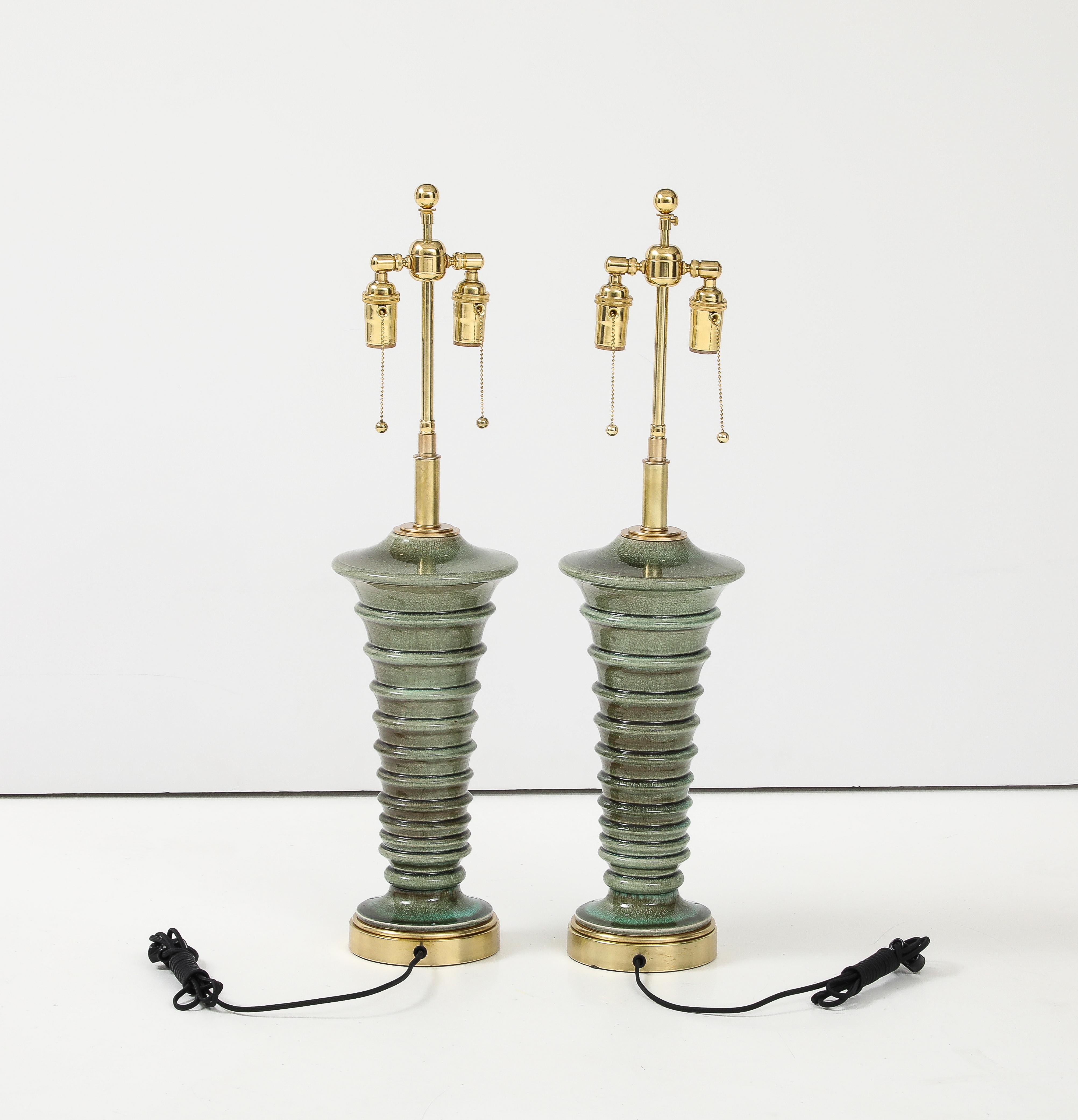 Paire de lampes en céramique en forme de pagode avec une belle finition émaillée mousse. en vente 3