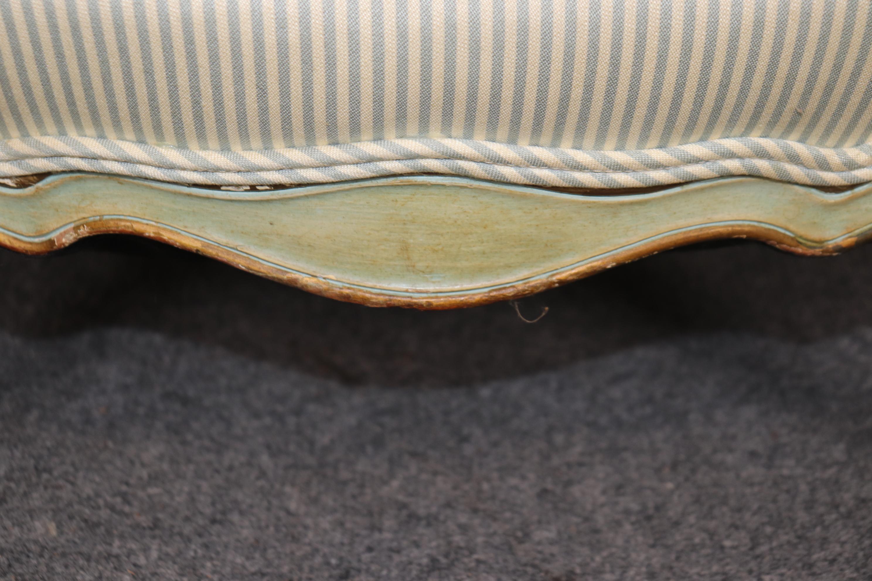 Paire de chaises à pantoufles Louis XV décorées à la peinture Circa 1920 en vente 5
