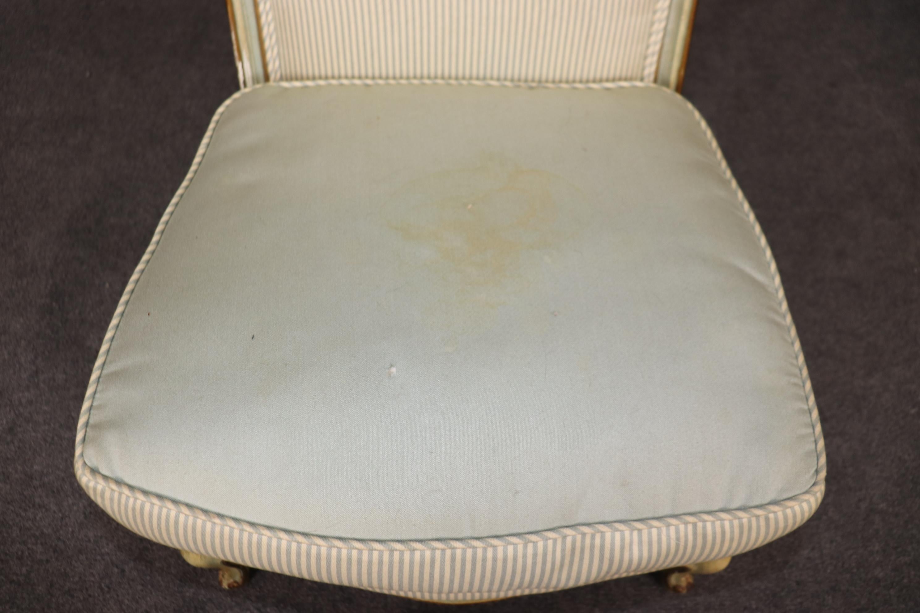 Paire de chaises à pantoufles Louis XV décorées à la peinture Circa 1920 en vente 3
