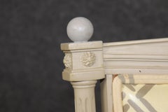 Coppia di poltrone francesi decorate a vernice in stile Luigi XVI CIRCA 1940