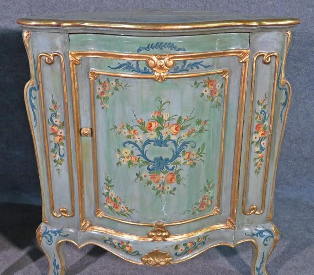 Louis XV Pair of Paint Decorated Italian Venetian Corner Cabinets Pedestals, Circa 1920