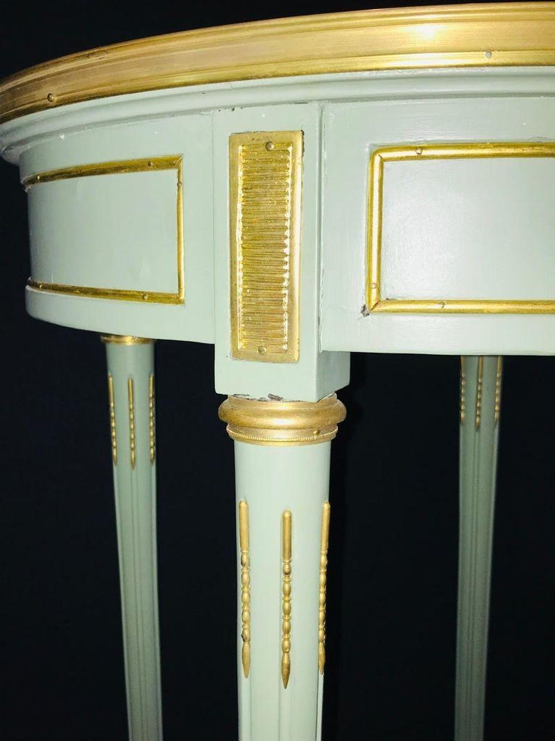 Paar bemalte Jansen-Tische im Louis XVI-Stil, Beistelltische oder Bouilliotte-Tische im Angebot 4