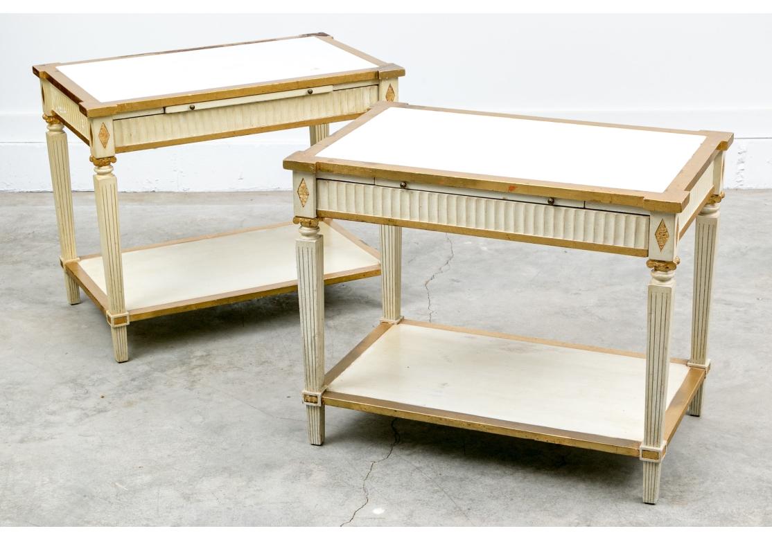 Coppia di tavolini a cassetto neoclassici decorati a vernice con piano in marmo in vendita 1