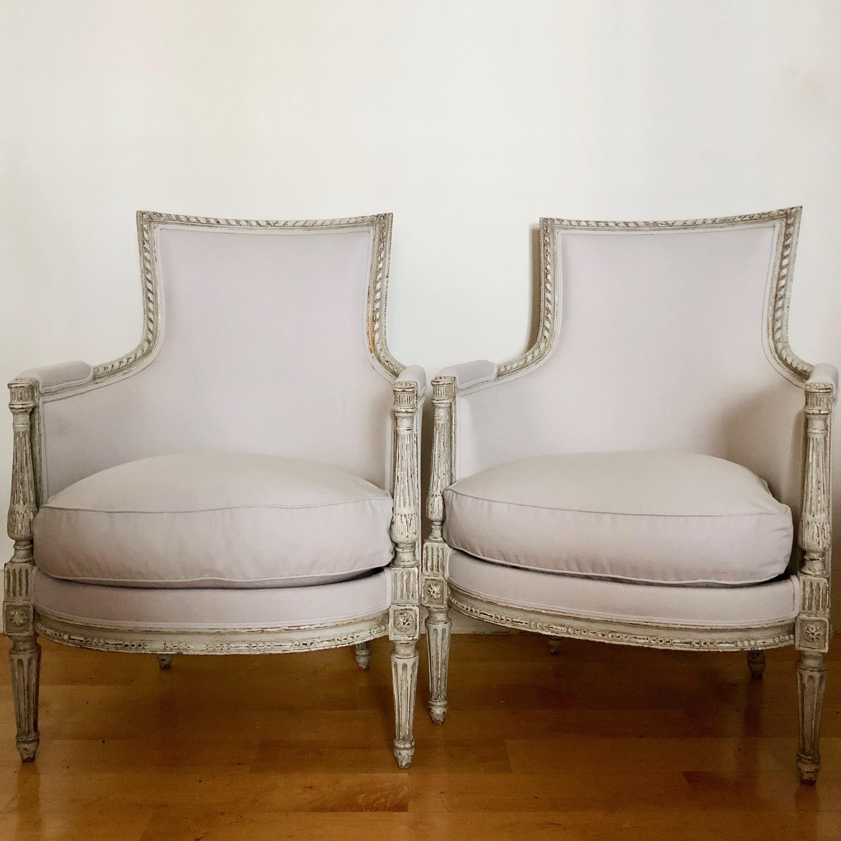 Hand-Carved Pair of Painted 19th Century French Directoire Style Bergères