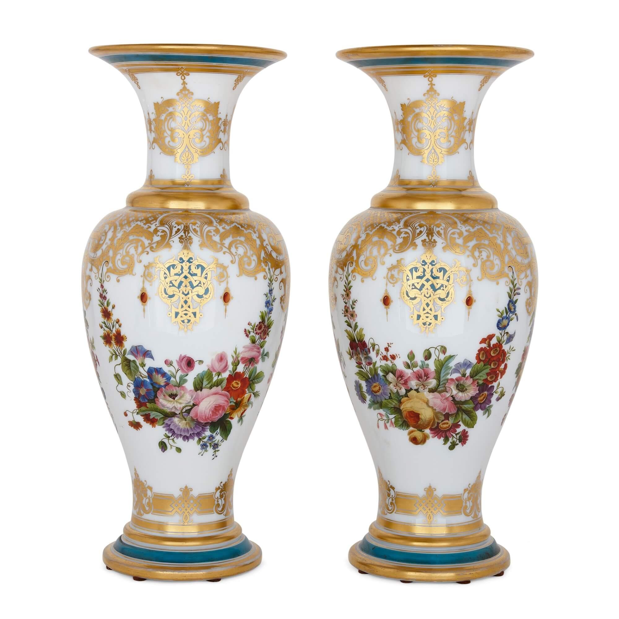 Paire de vases en verre opalin peint et parcellaire doré de Baccarat
Français, c.I.C.
Hauteur 51 cm, diamètre 21 cm

Fabriquée par la célèbre maison Baccarat en France vers 1850, cette paire de vases présente un ensemble d'ornements de style rococo.