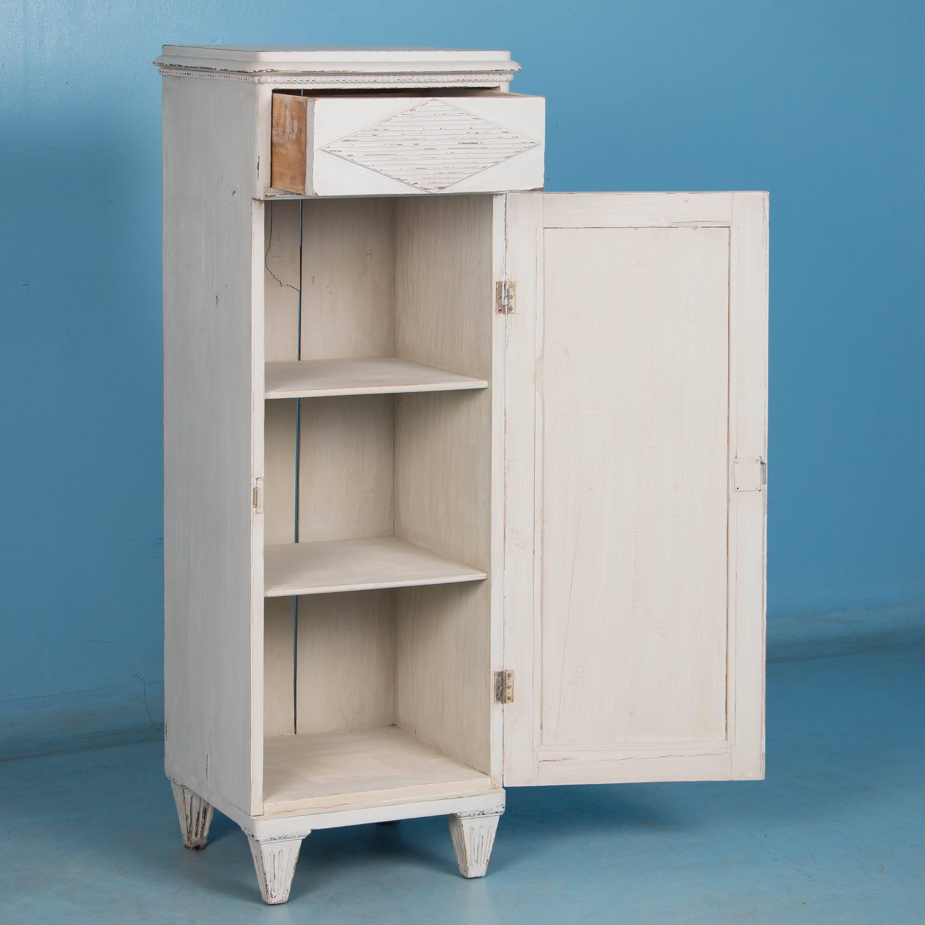 Pair of Painted Antique Swedish Gustavian Cabinets In Good Condition In Round Top, TX
