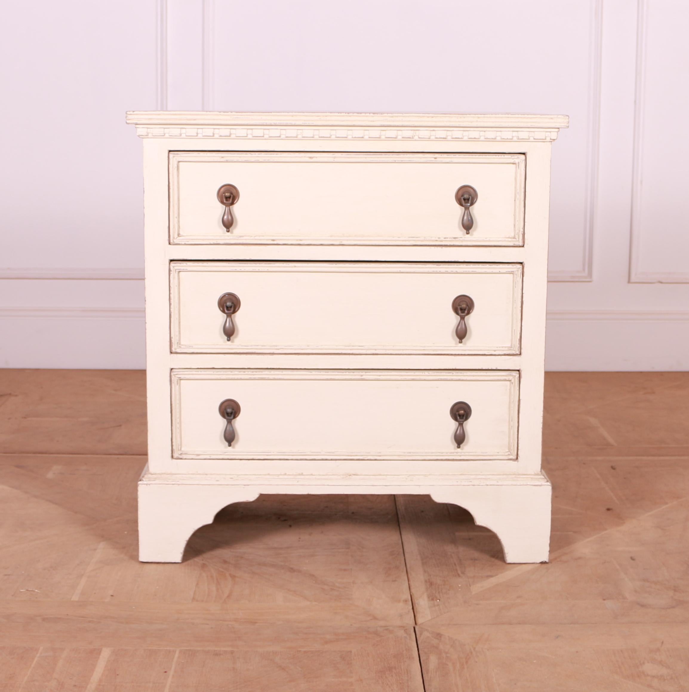 Pair of Painted Bedside Chest of Drawers In New Condition For Sale In Leamington Spa, Warwickshire
