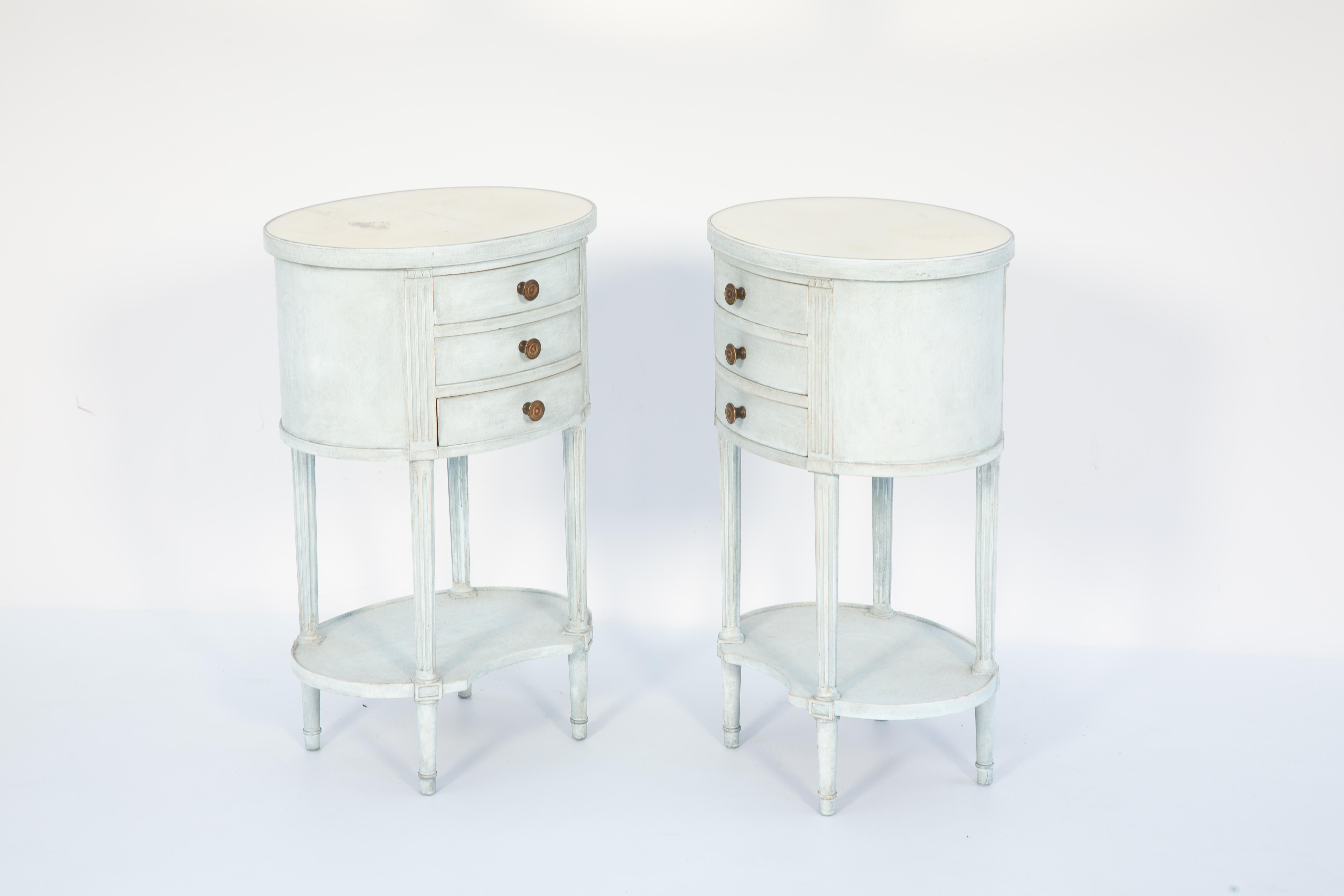 20th Century Pair of Painted Bedside Tables with Oval Mirrored Tops For Sale