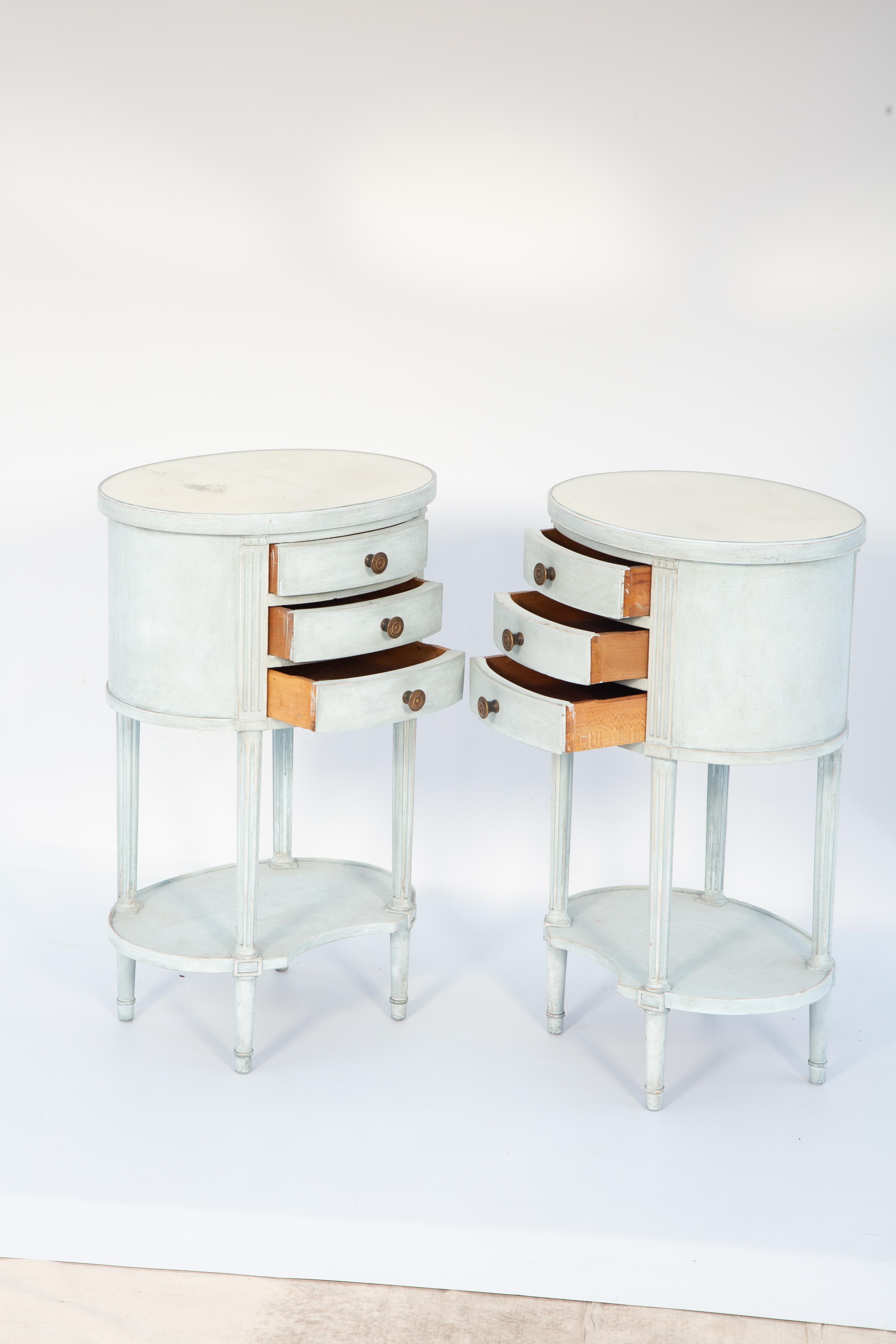 Pair of Painted Bedside Tables with Oval Mirrored Tops For Sale 2