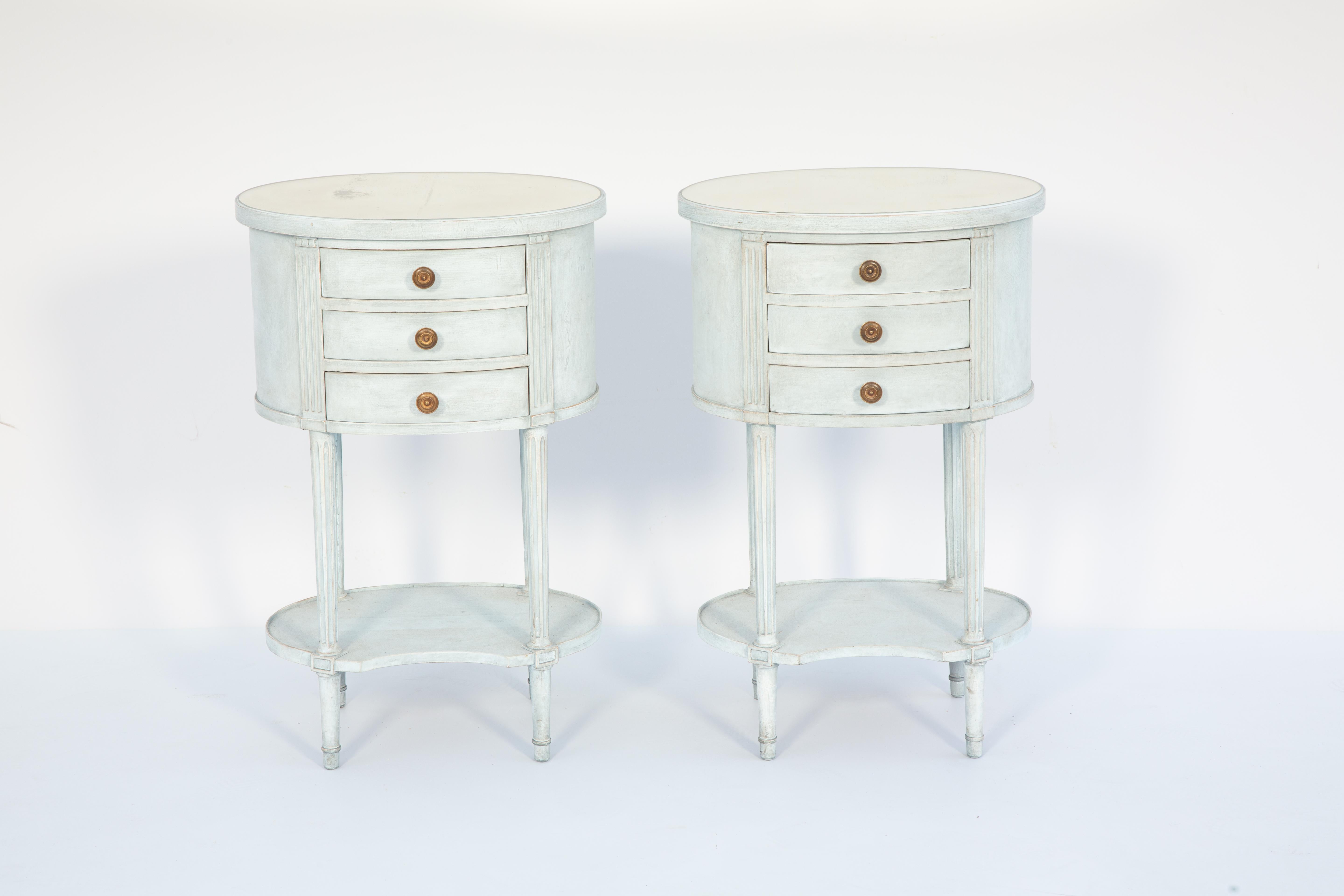 Pair of Painted Bedside Tables with Oval Mirrored Tops For Sale 4