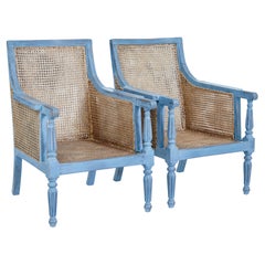 Paar bergereförmige Sessel aus lackiertem Schilfrohr