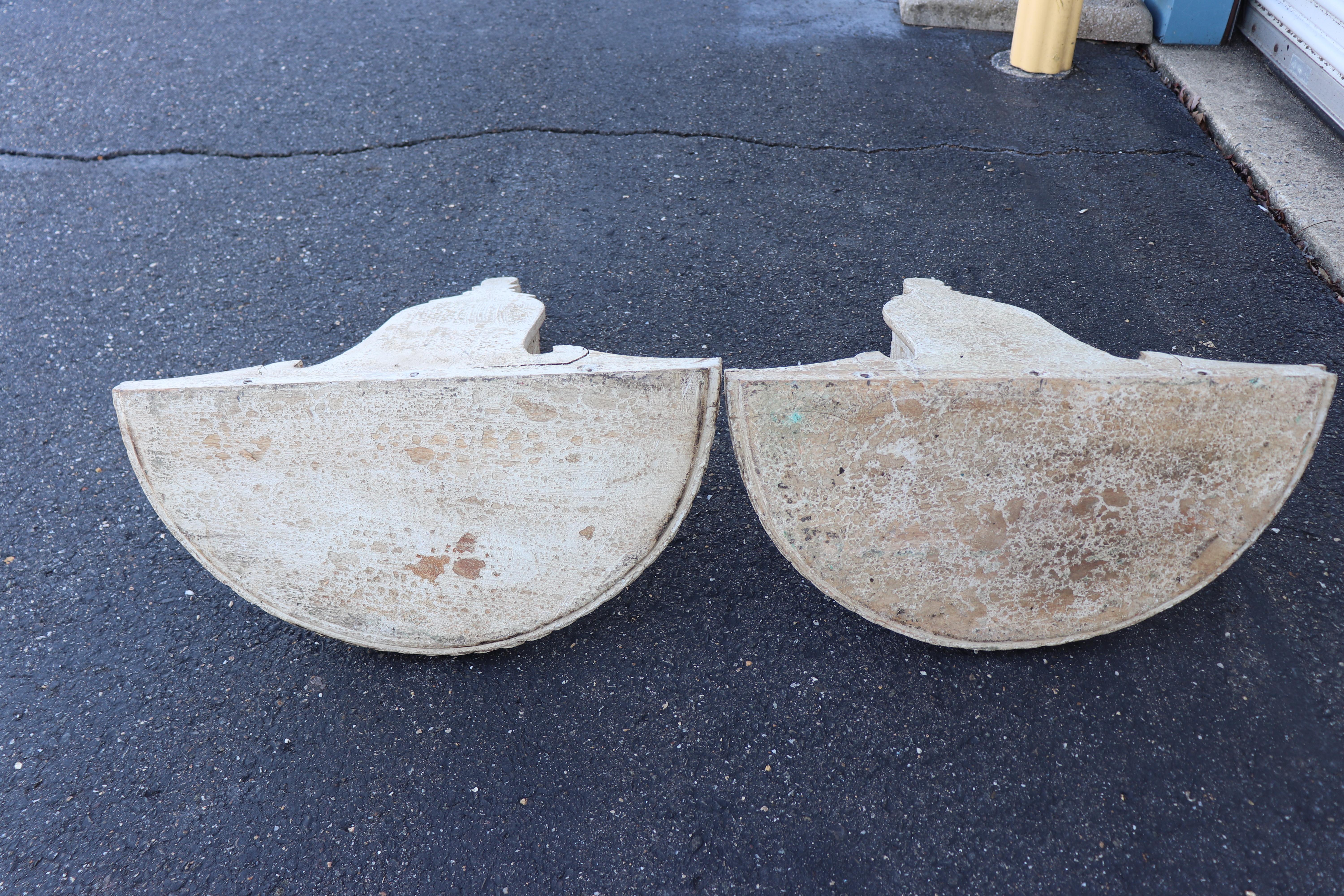 Pair of Painted Carved French Hollywood Regency Wall Brackets or Wall Shelves For Sale 1