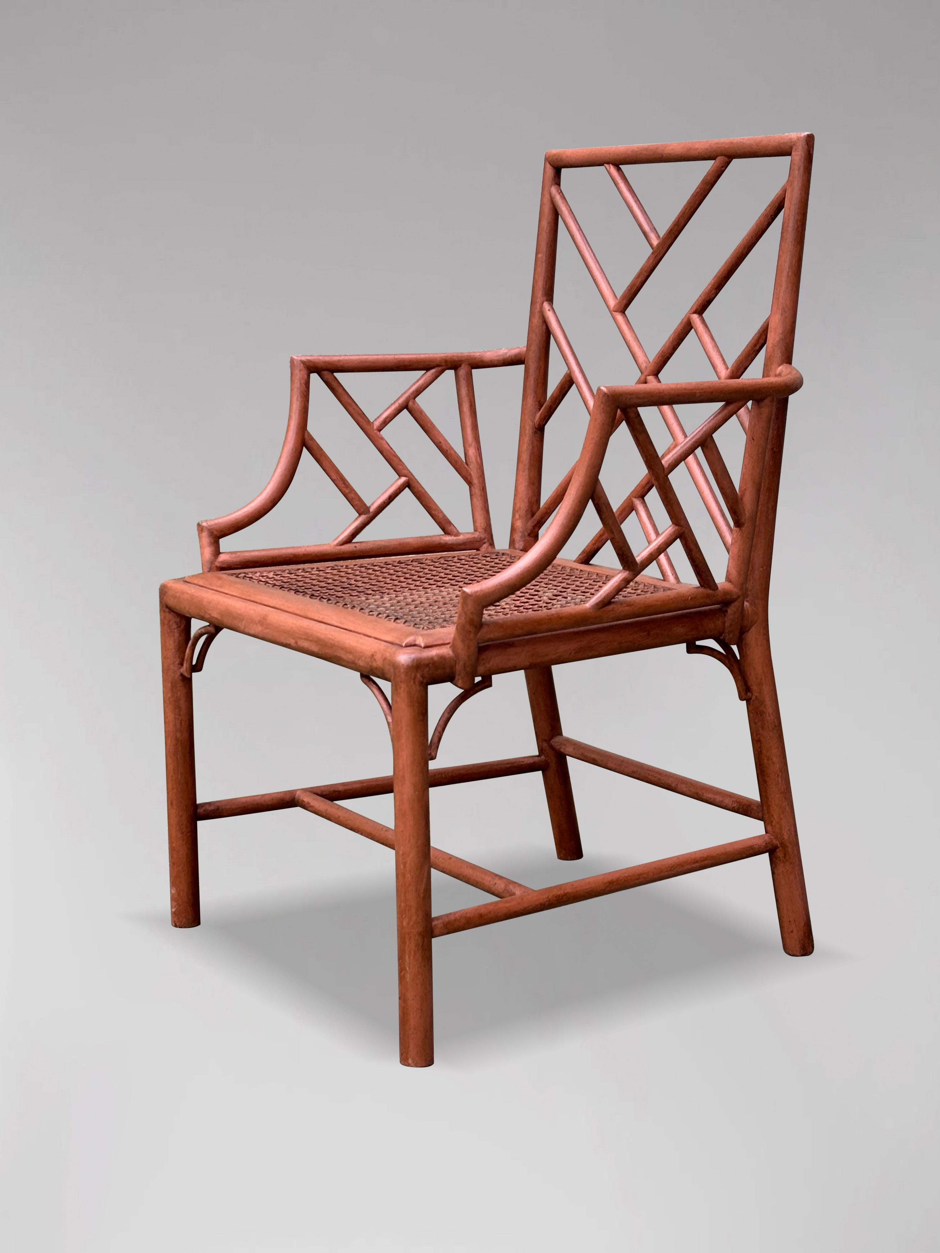 Paar bemalte Chippendale-Sessel aus Kunstbambus im Zustand „Gut“ in Petworth,West Sussex, GB