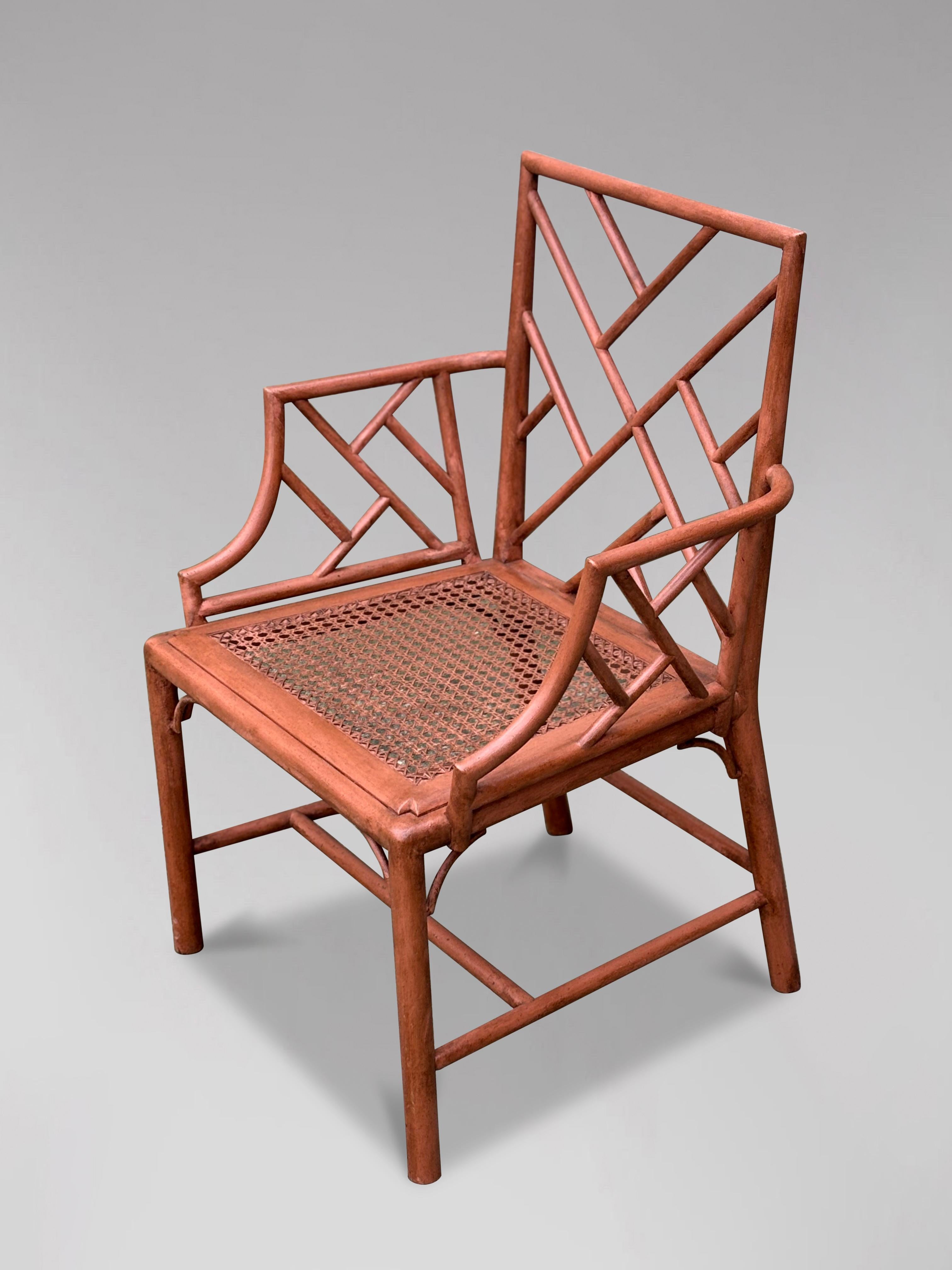 Paar bemalte Chippendale-Sessel aus Kunstbambus im Angebot 2