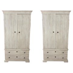 Paire d'armoires italiennes peintes en pin