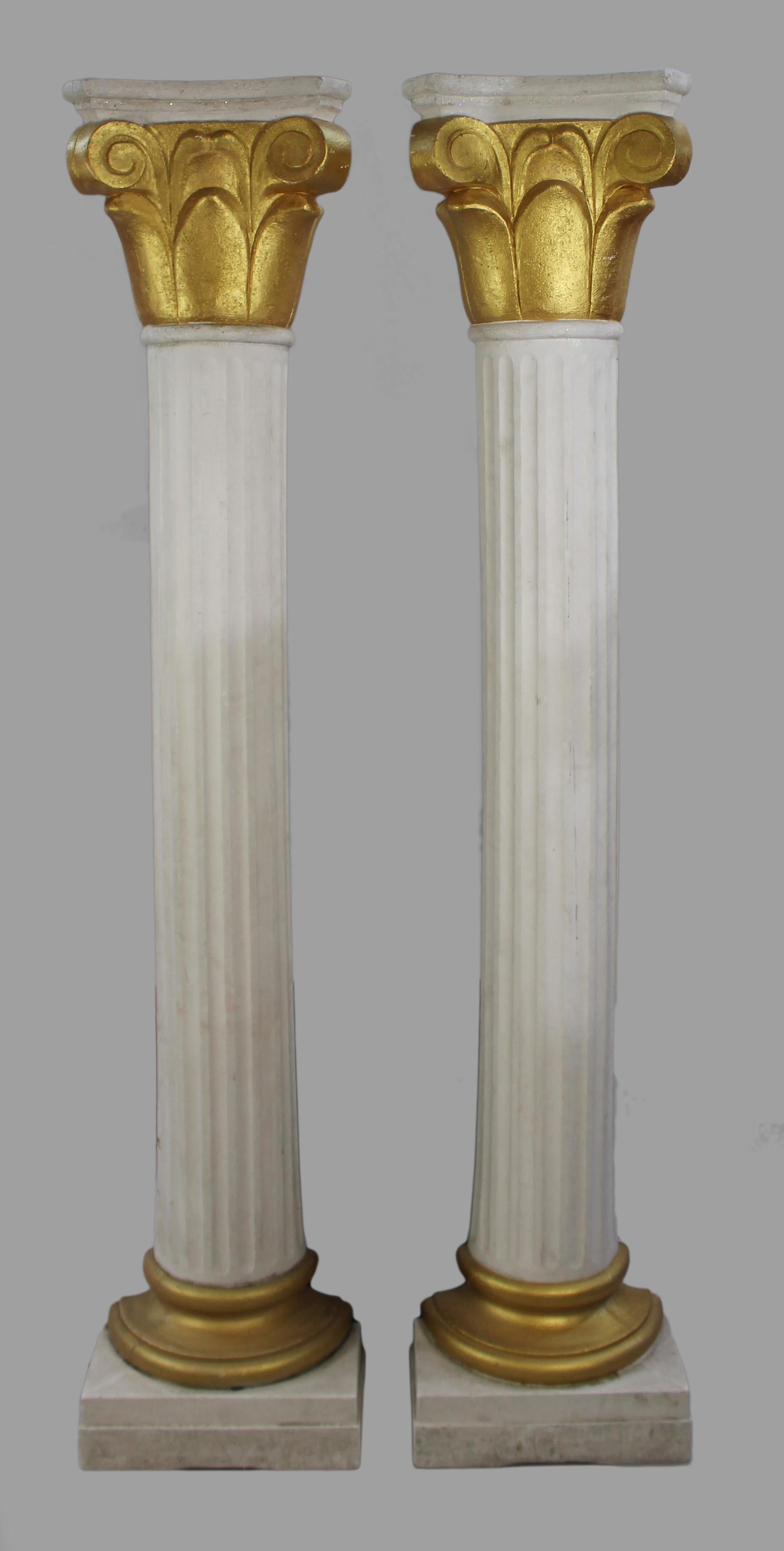 Paire de colonnes en fibre de verre peintes


Mesures : Largeur : 43 cm. 

Profondeur : 21 cm. 

Hauteur : 206 cm.

Anciennement utilisés comme accessoires de télévision.

Composition en fibre de verre avec finition effet marbre et