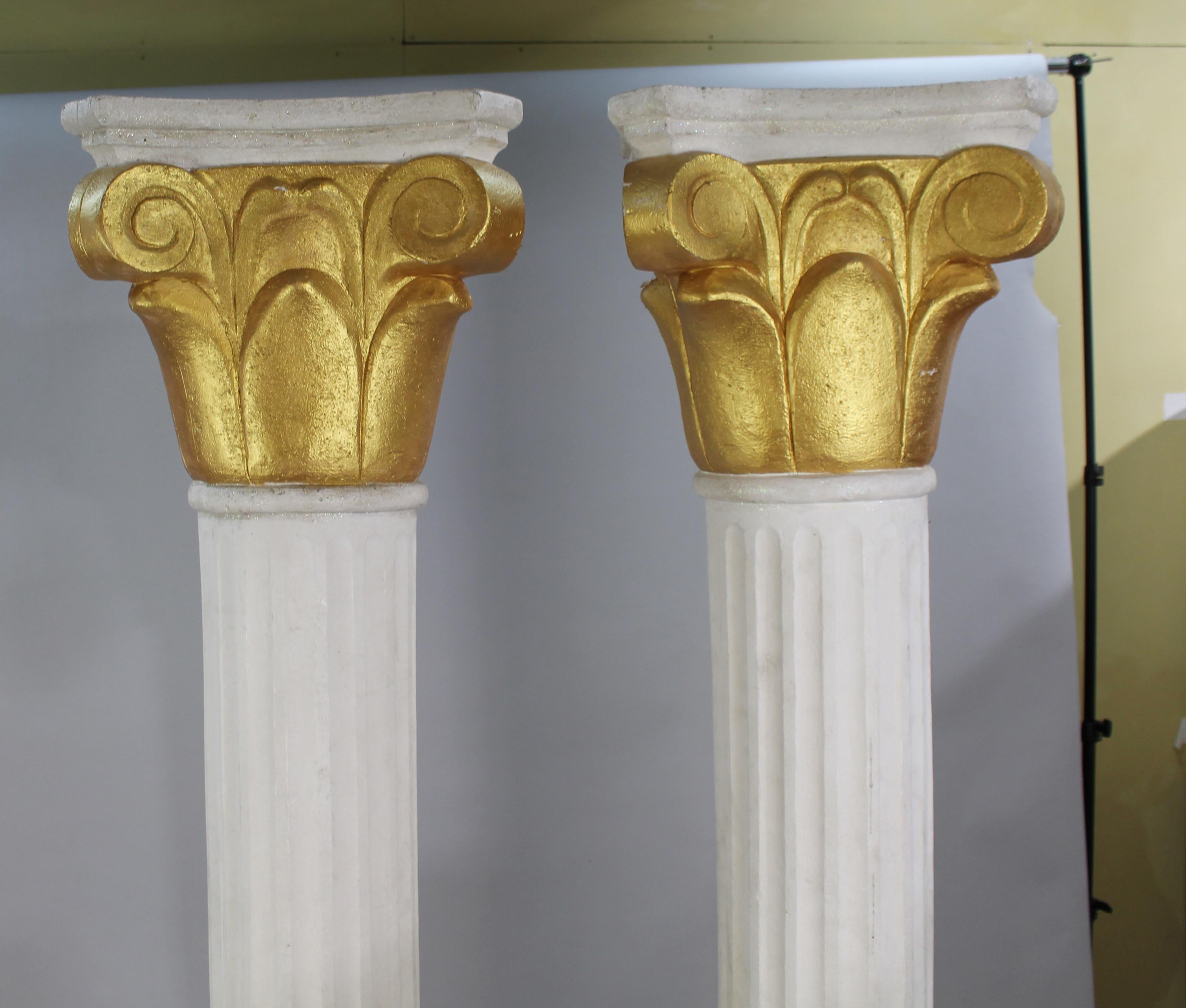 Paire de colonnes en fibre de verre peintes Bon état - En vente à Worcester, GB