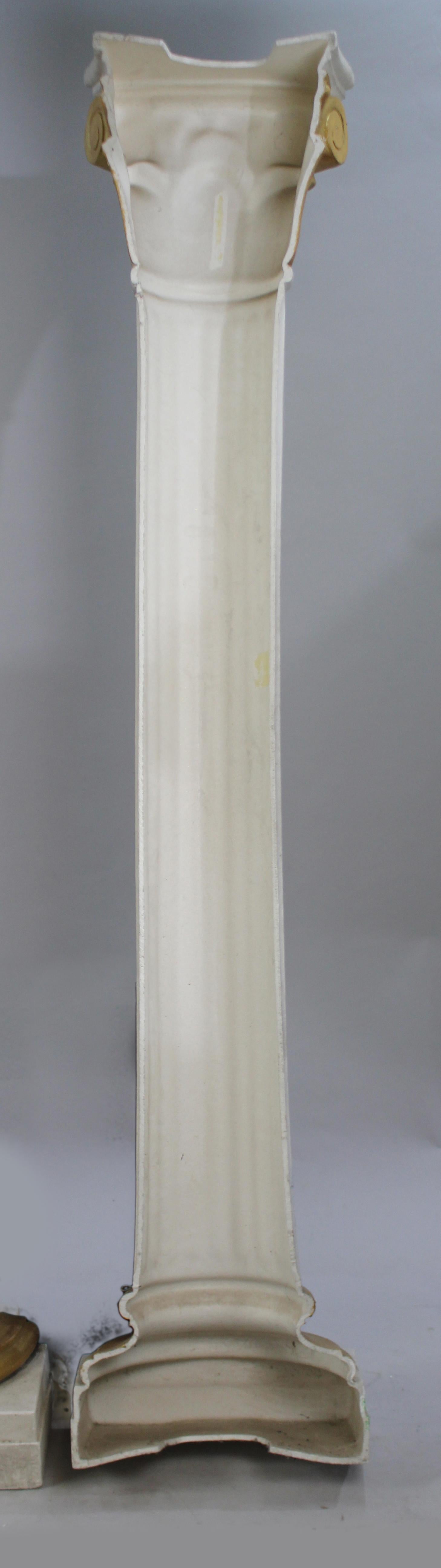 Paire de colonnes en fibre de verre peintes en vente 1