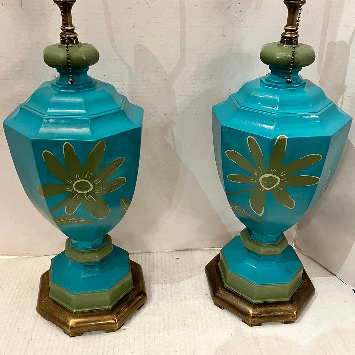 Paar gemalte florale Lampen im Zustand „Gut“ im Angebot in New York, NY