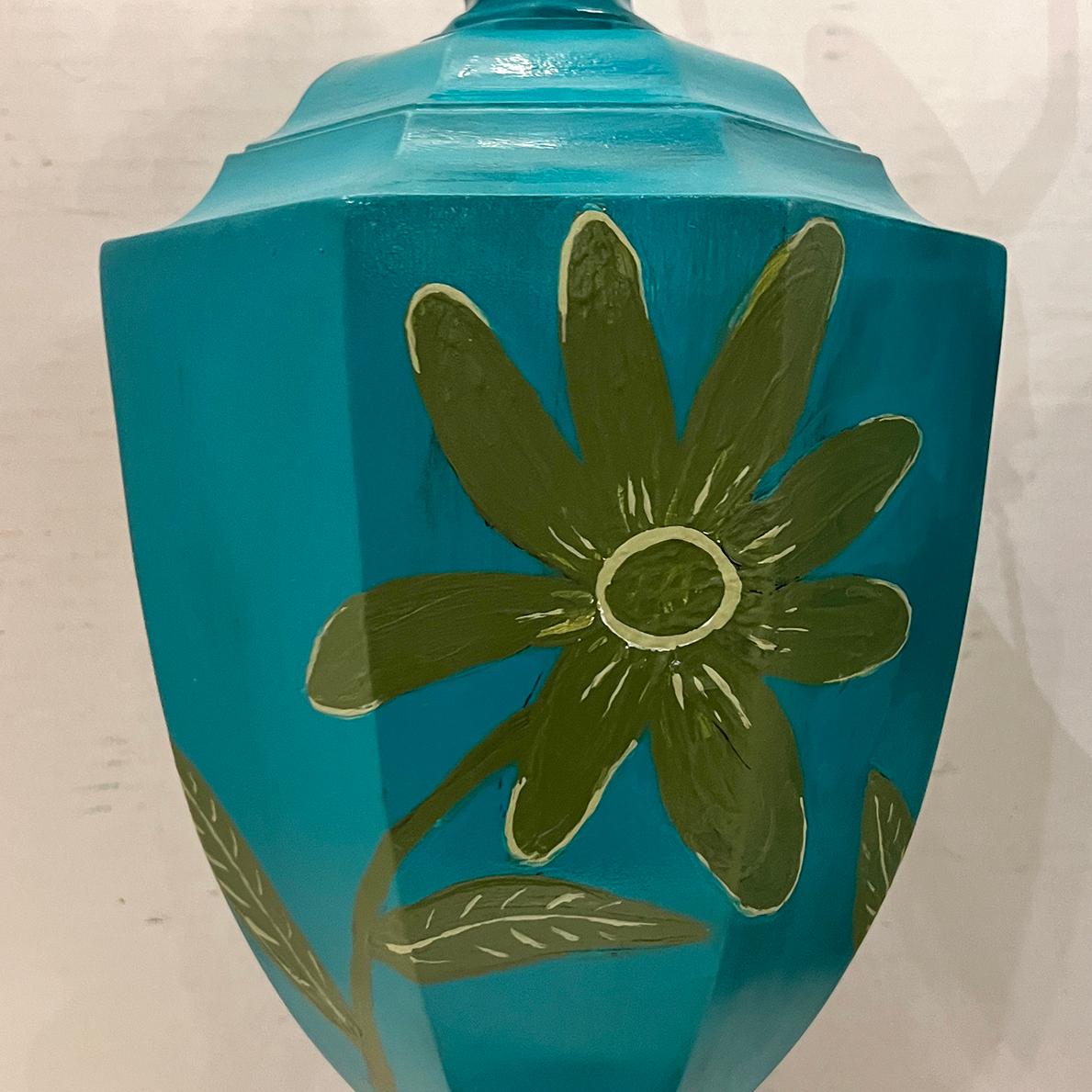 Paar gemalte florale Lampen (Mitte des 20. Jahrhunderts) im Angebot