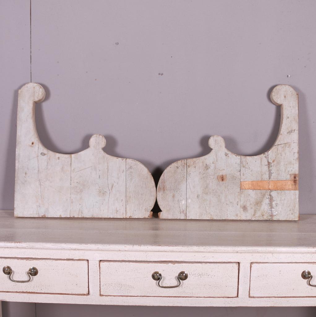 Pine Pair of Painted French Brackets For Sale