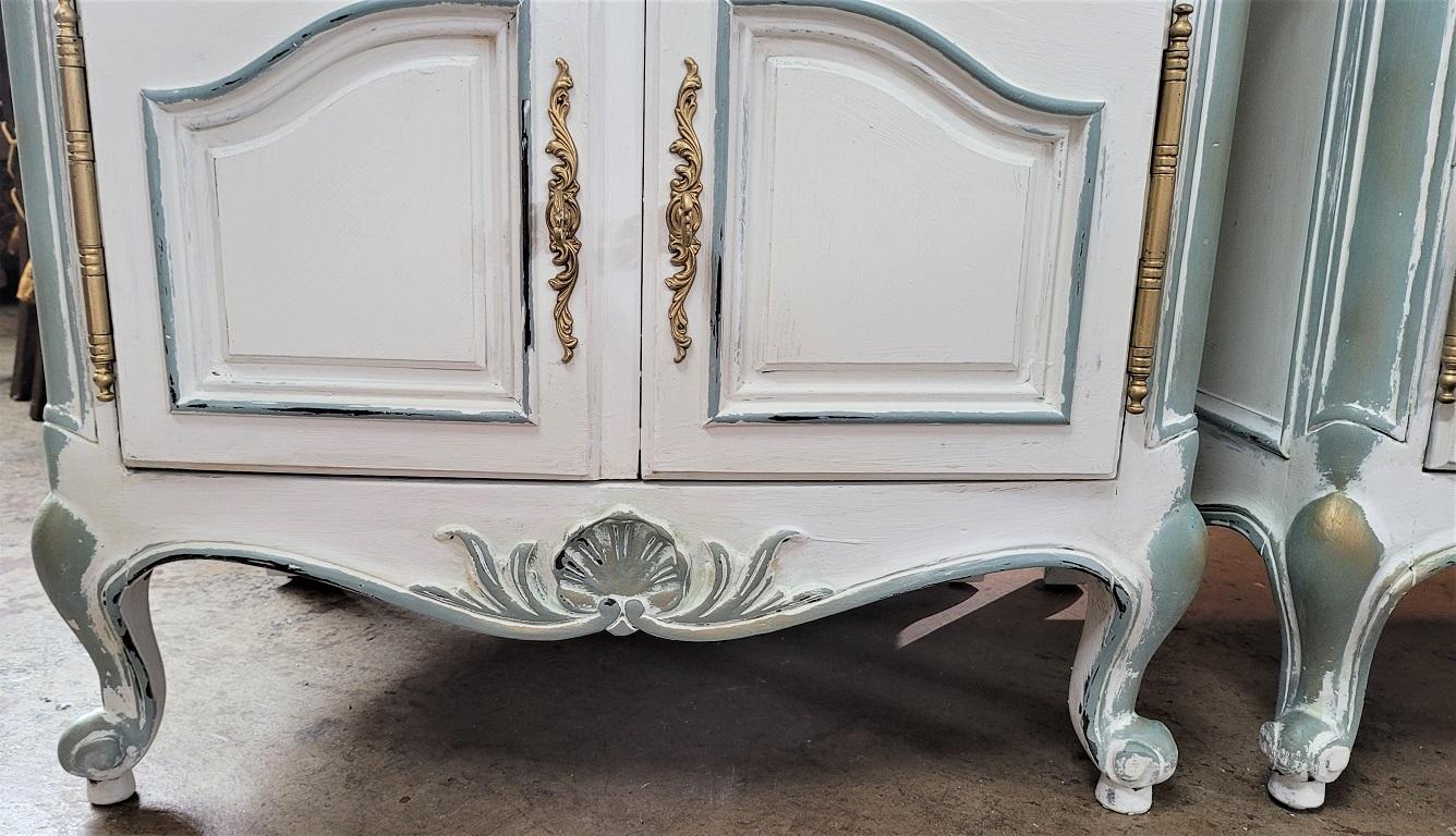 Pair of Painted French Country Nightstands In Good Condition In Dallas, TX